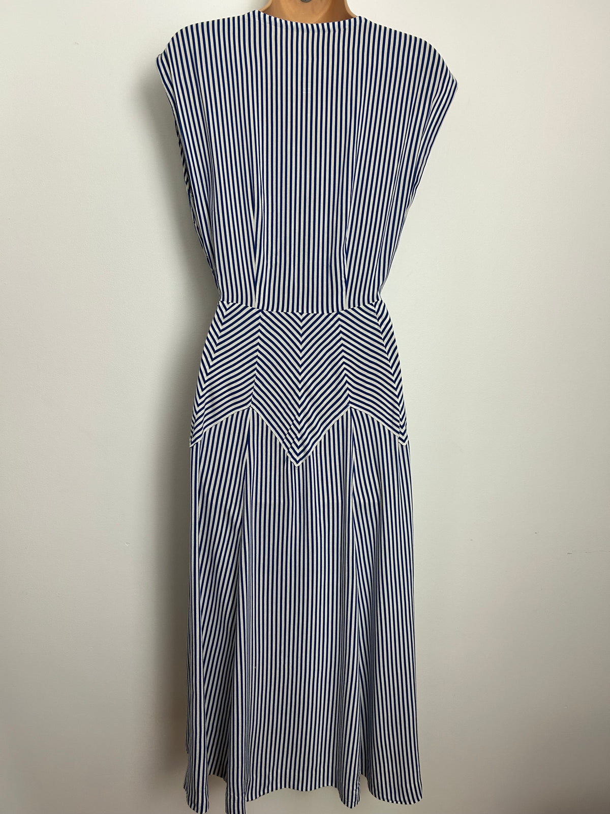 Vintage Late 1950s Size 8 Blue & White Stripe Print Sleeveless Day Dress