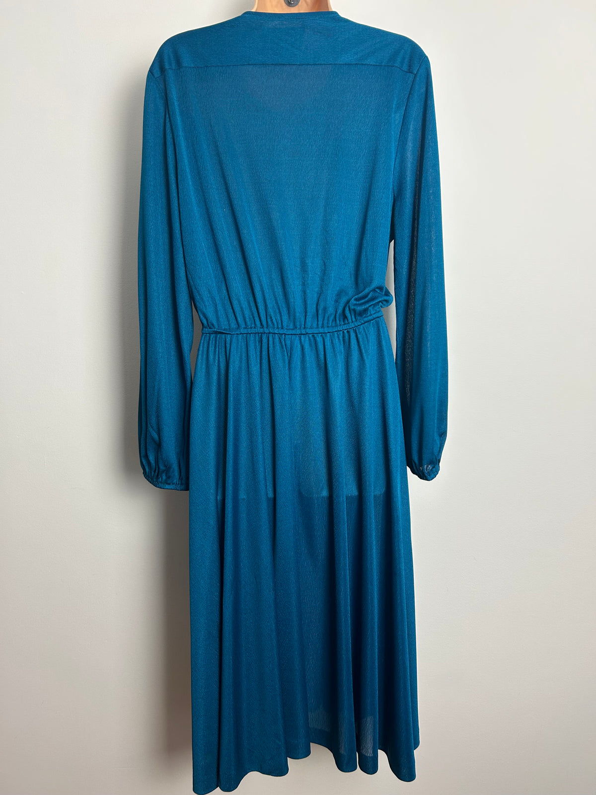 Vintage 1970s EDITH FLAGG Size 16 Peacock Blue Vertical Pleated Long Sleeve Day Dress