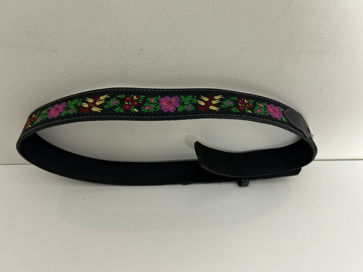 Vintage 1980s Black Leather & Floral Embroidered Detail Western Style Belt