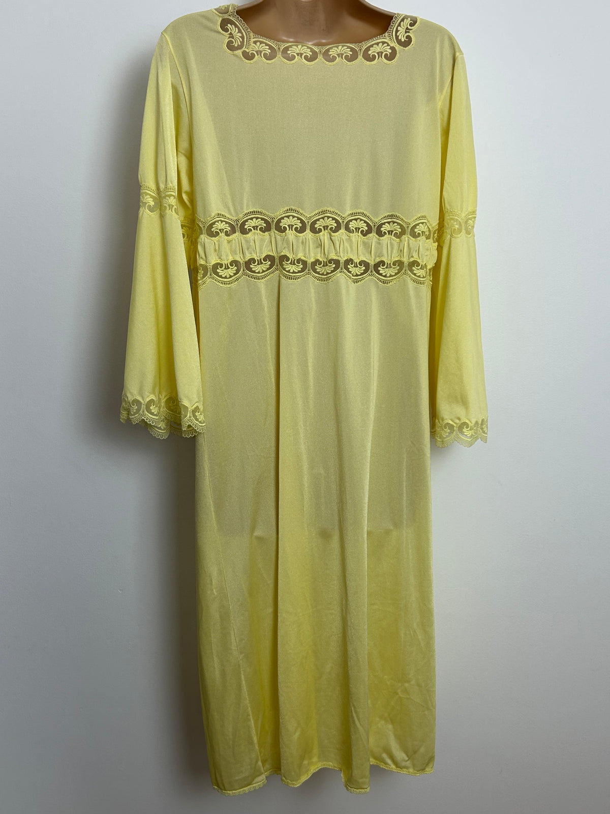 Vintage 1970s BIANCHERIA DI LUSSO Size 12 Cute Nylon Lace Panels Night Dress