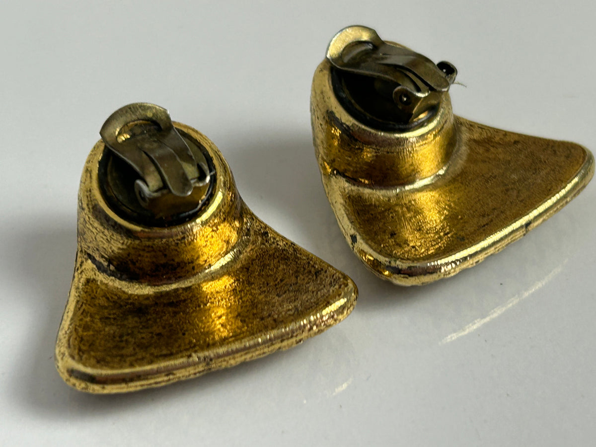 Vintage 1960s Lightweight Gold Tone Diamond Cutwork Clip On Earrings