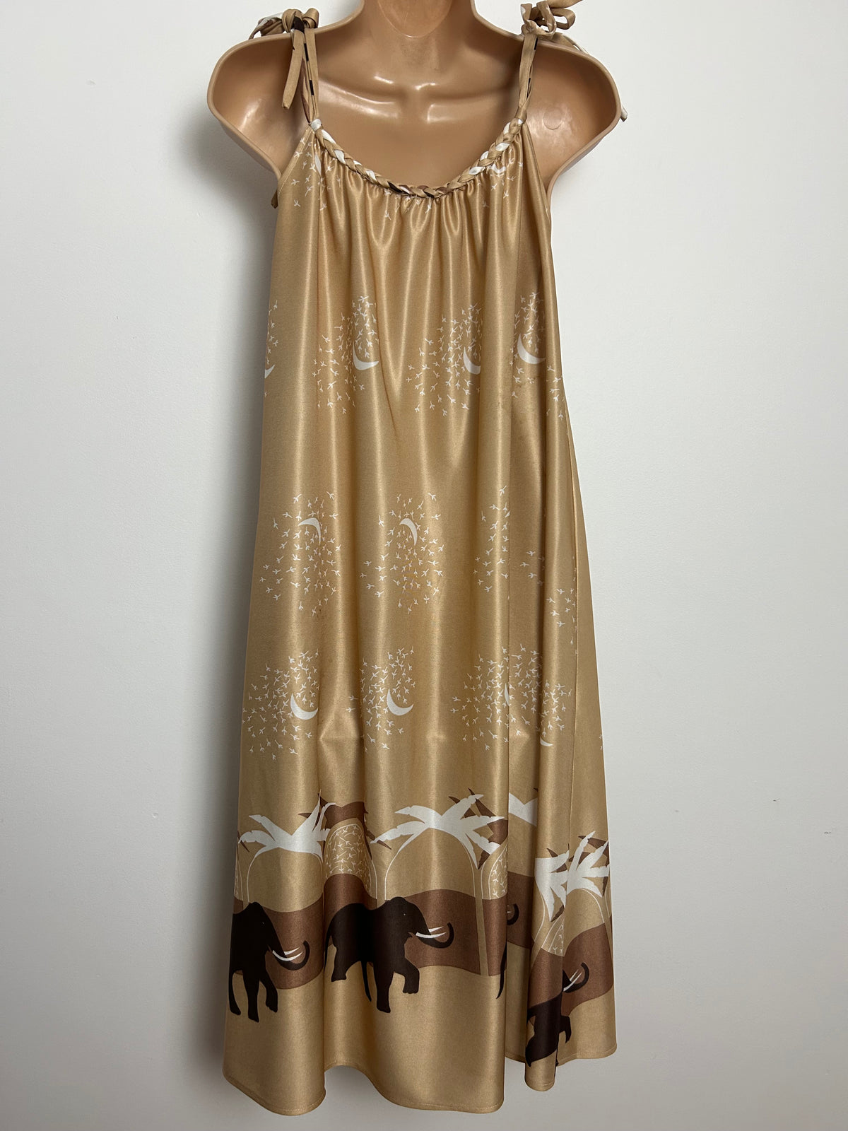 Vintage 1970s Size 10-12 Beige Brown & White Elephant & Star Print Tie Shoulder Summer Smock Dress