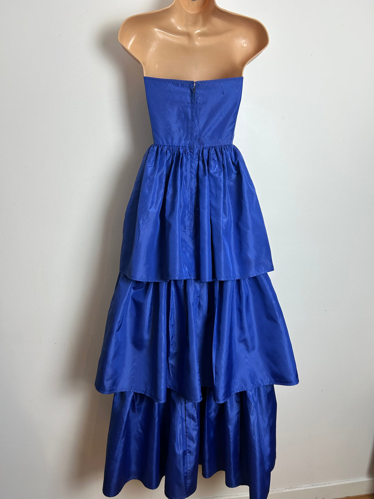 Vintage 1980s VIVIEN SMITH Size 6-8 AMAZING Blue Watermark Strapless Tiered Occasion Ballgown
