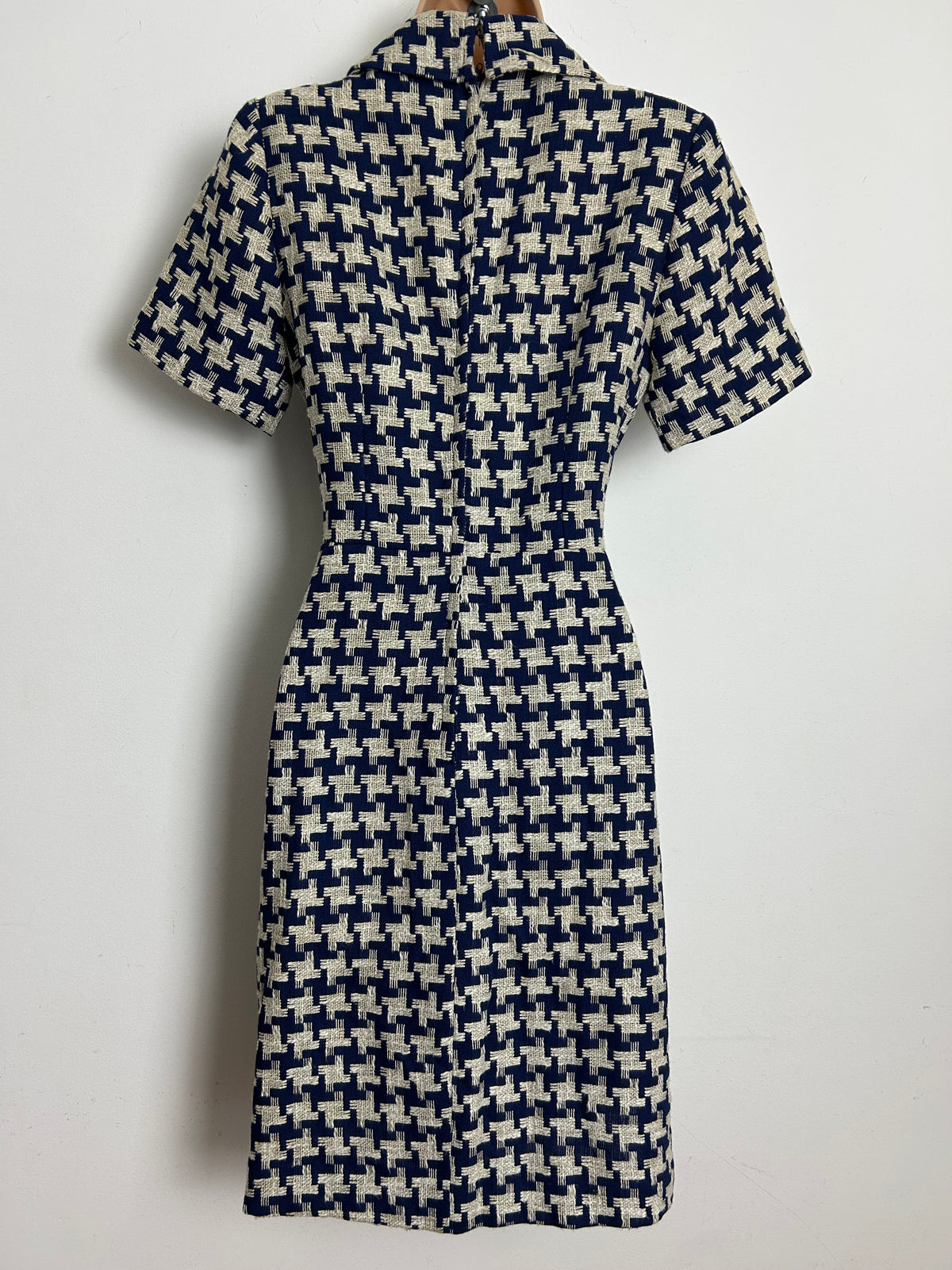 Vintage 1960s Size 8 Navy Blue & Cream Embroidered Dogtooth Check Mod Dress