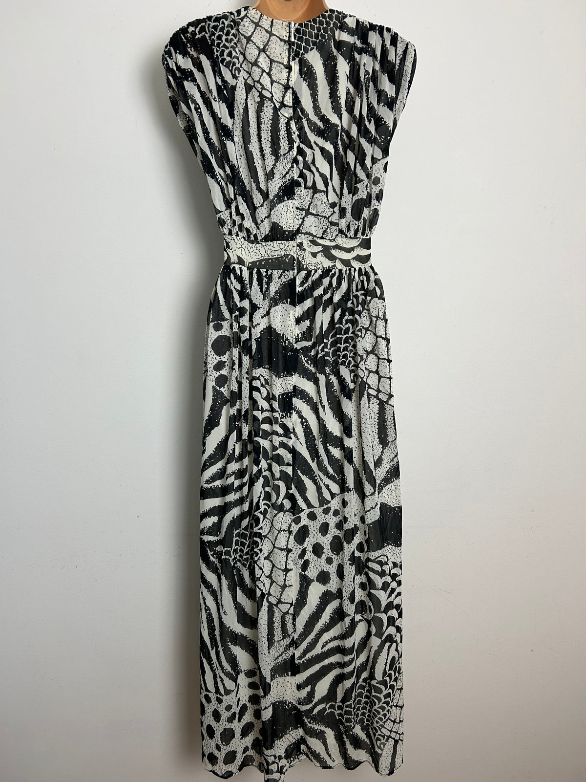 Vintage 1980s size 12 Black & White Monochrome Abstract Zebra Print Maxi Dress