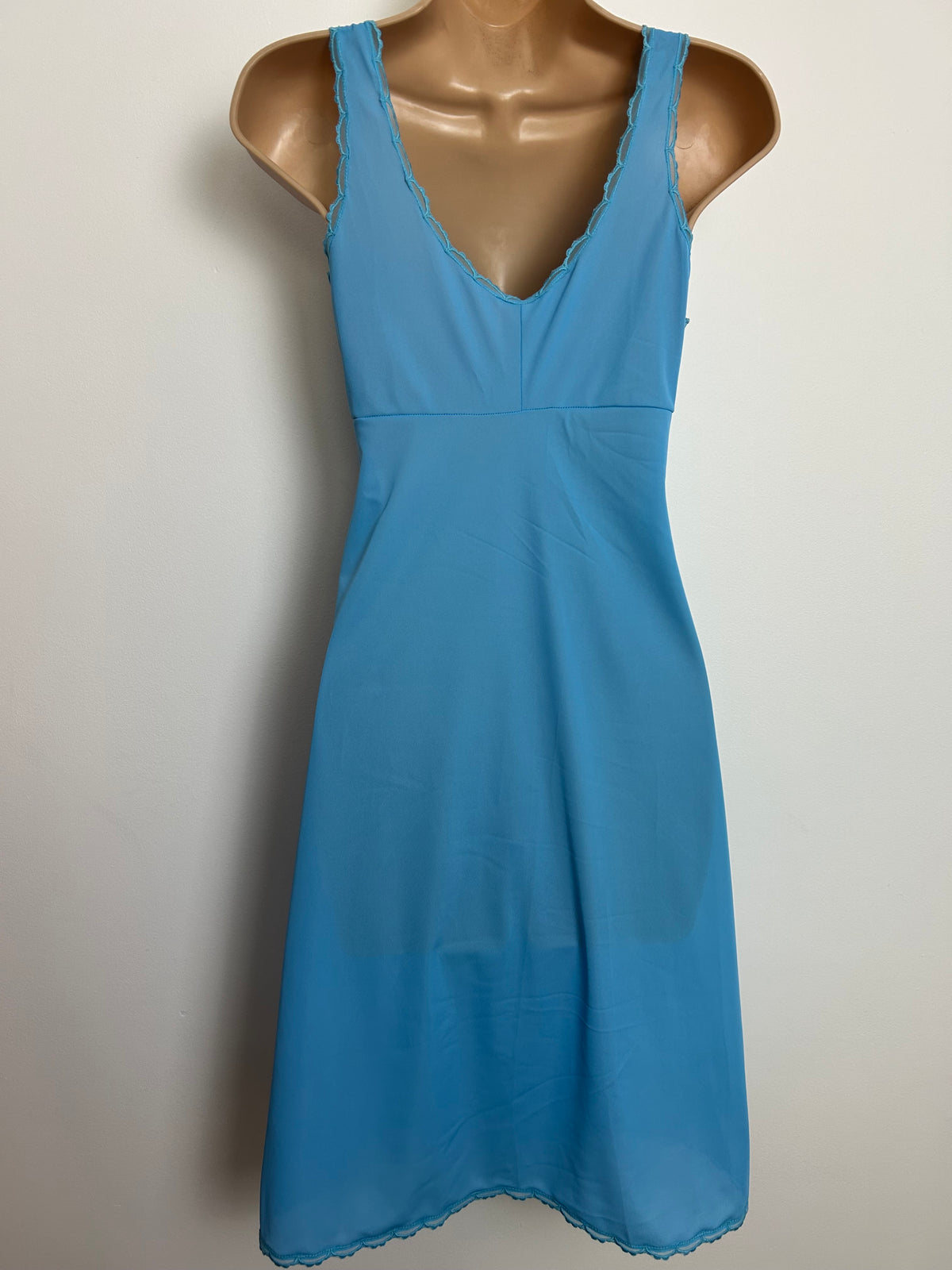 Vintage 1970s Made In Italy Size 6 Pretty Blue Lace Trim Nylon Slip