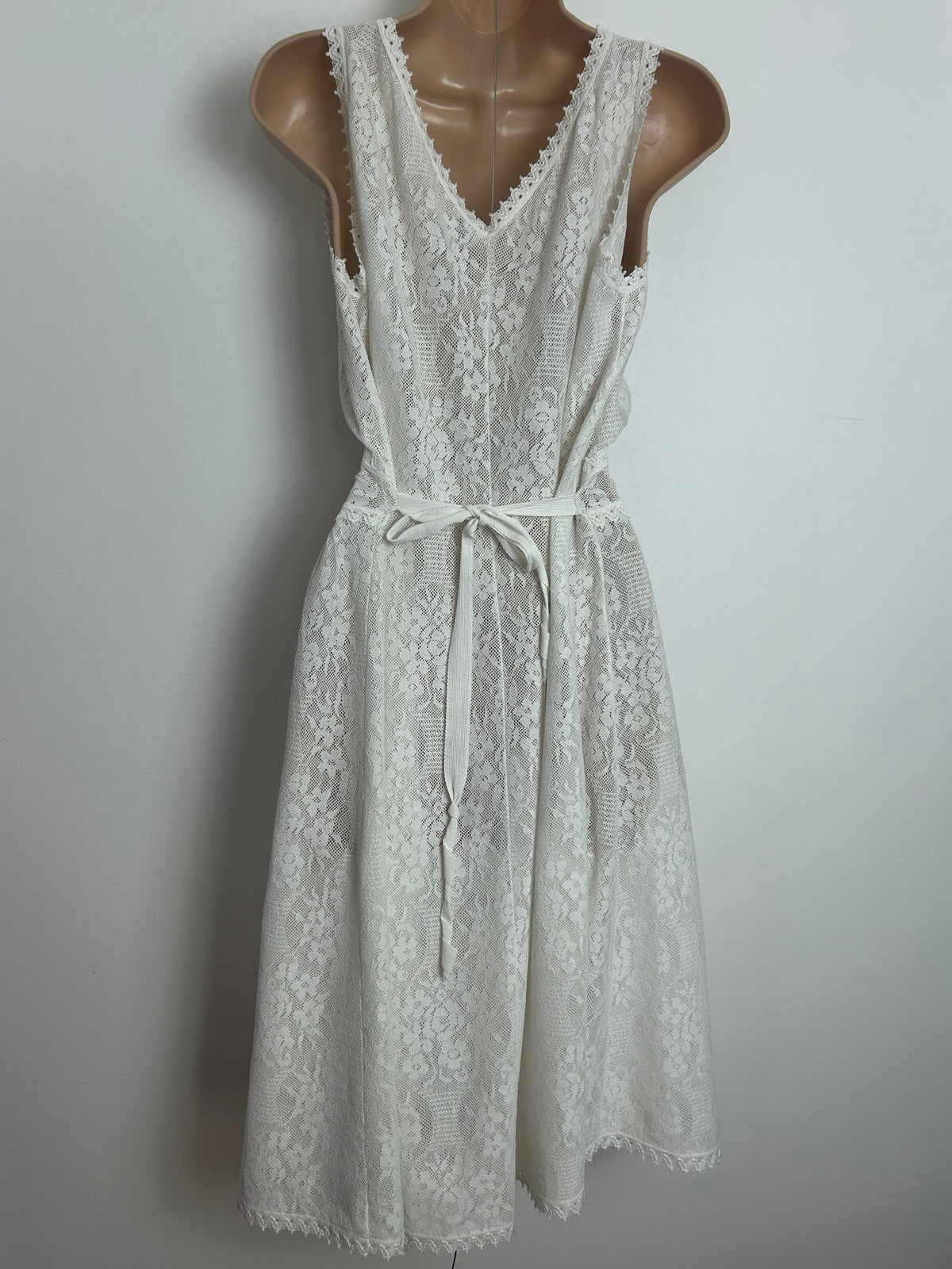 Vintage HANRO Made In Switzerland Size 12-14 White Cotton Lace Mock Wrap Style Mid Length Nightie