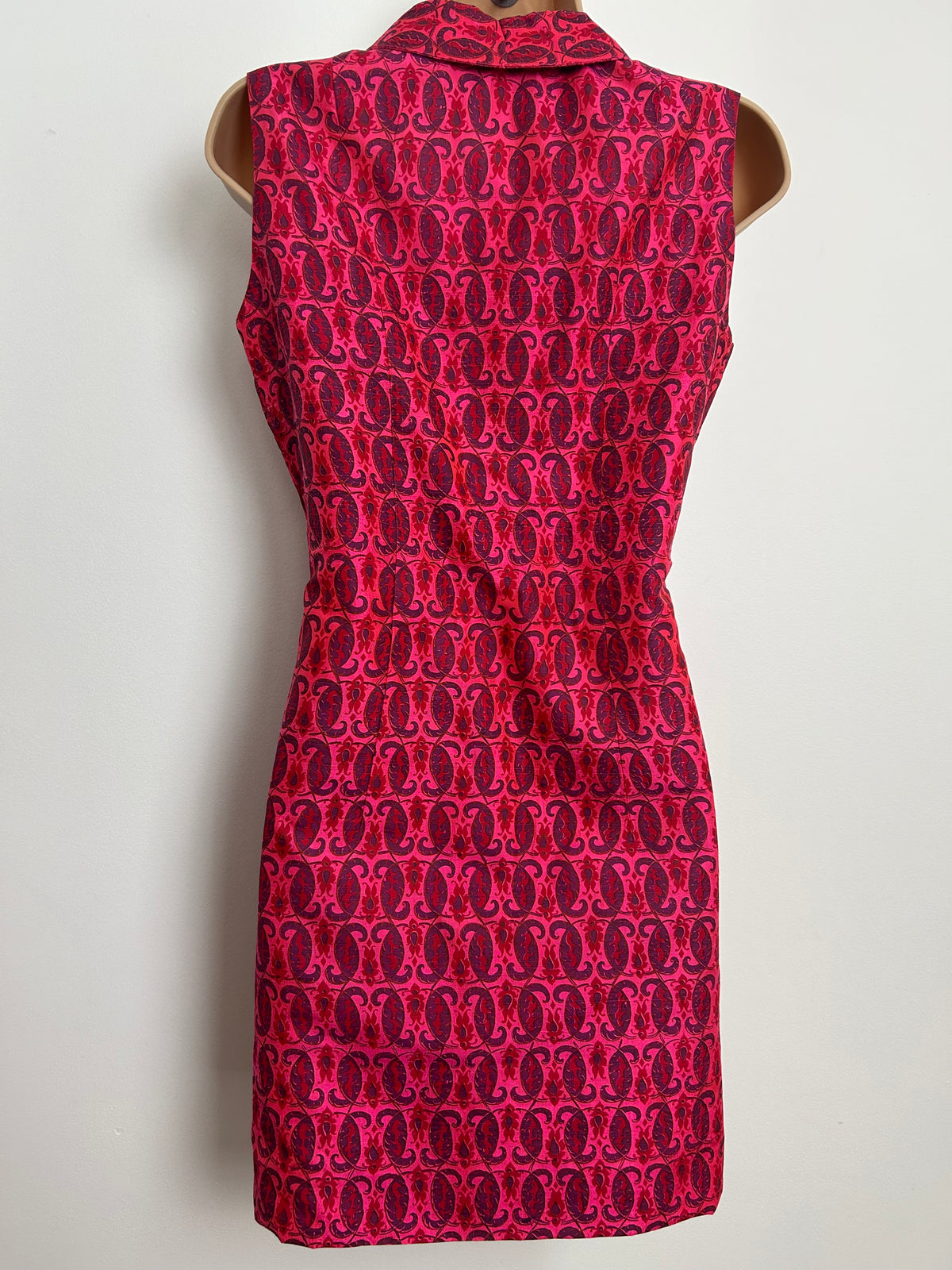 Vintage 1960s Size 8 Pink Tones Paisley Print Thai Silk Mini Mod Shift Dress
