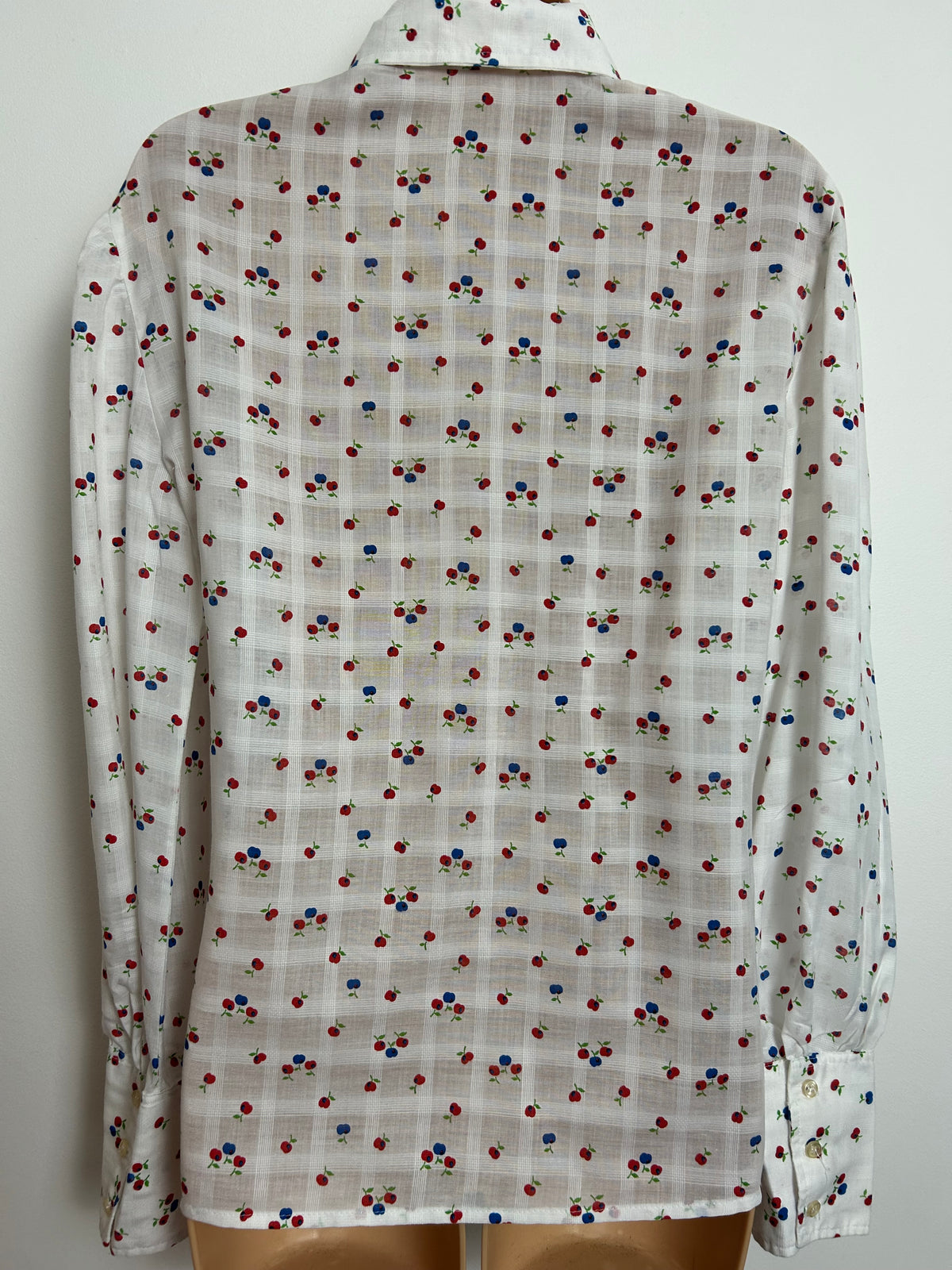 Vintage 1970s Size 14 White Red & Blue Apple Print Beagle Collar Cotton Shirt