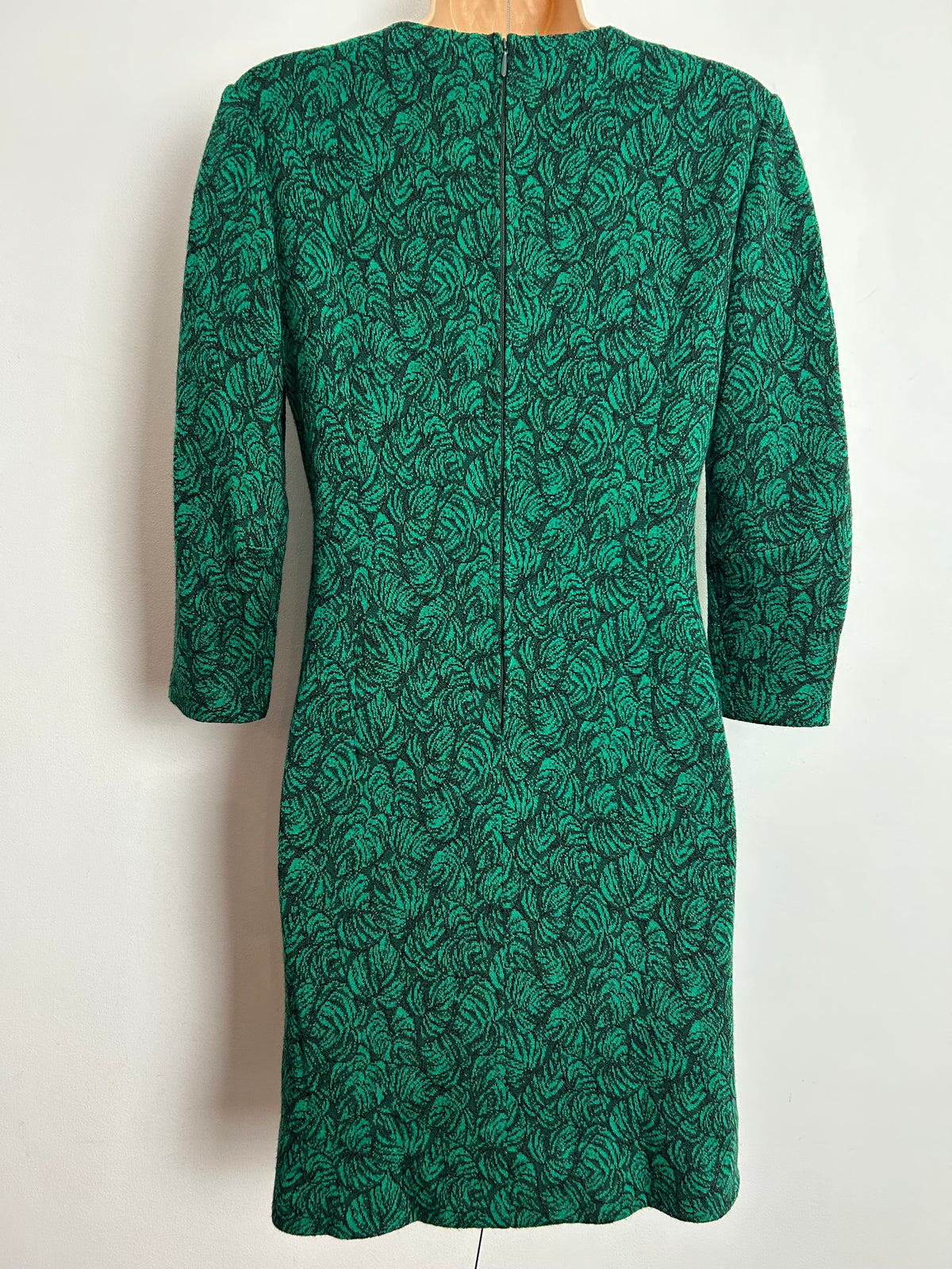 Vintage 1960s UK Size 8-10 Green & Black Leaf Pattern Long Sleeve Jersey Shift Dress