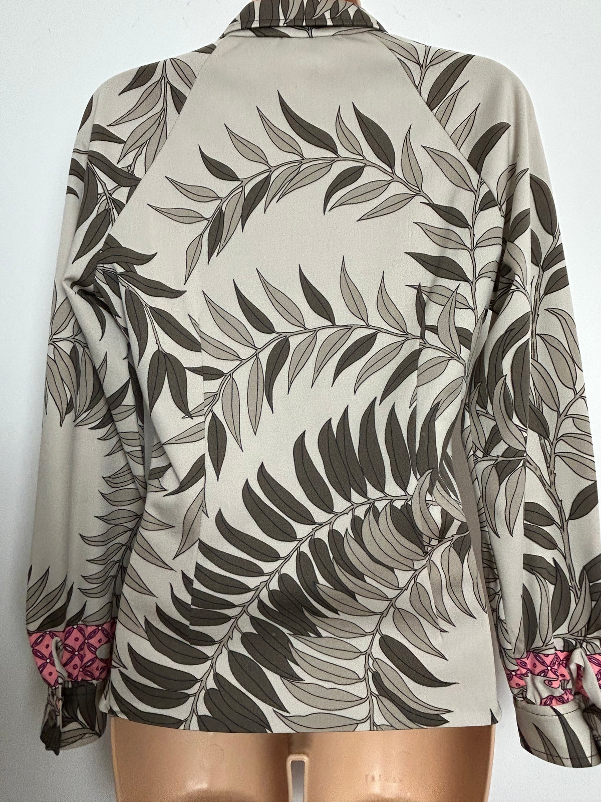 Vintage 1970s FRANK USHER Size 10-12 Beige Brown & Pink Leaf Print Collared Shirt