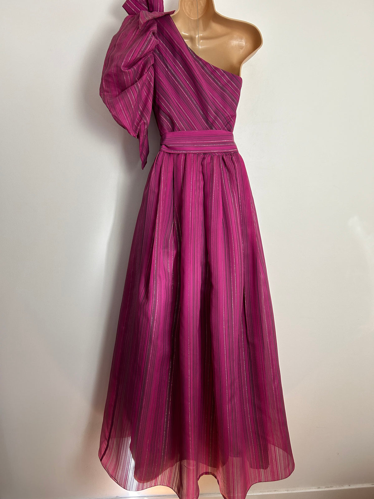 Vintage 1980s RONNETTA UK Size 6 Dark Pink & Black Stripe Print One Puffed Sleeve Bow Detail Belted Ballgown Occasion Dress
