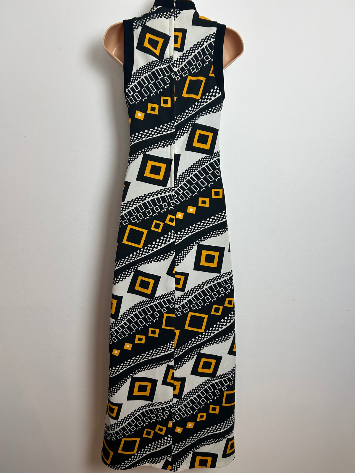 Vintage Early 1970s AMAZING Size 6-8 White Black & Yellow Geometric Print Column Maxi Dress