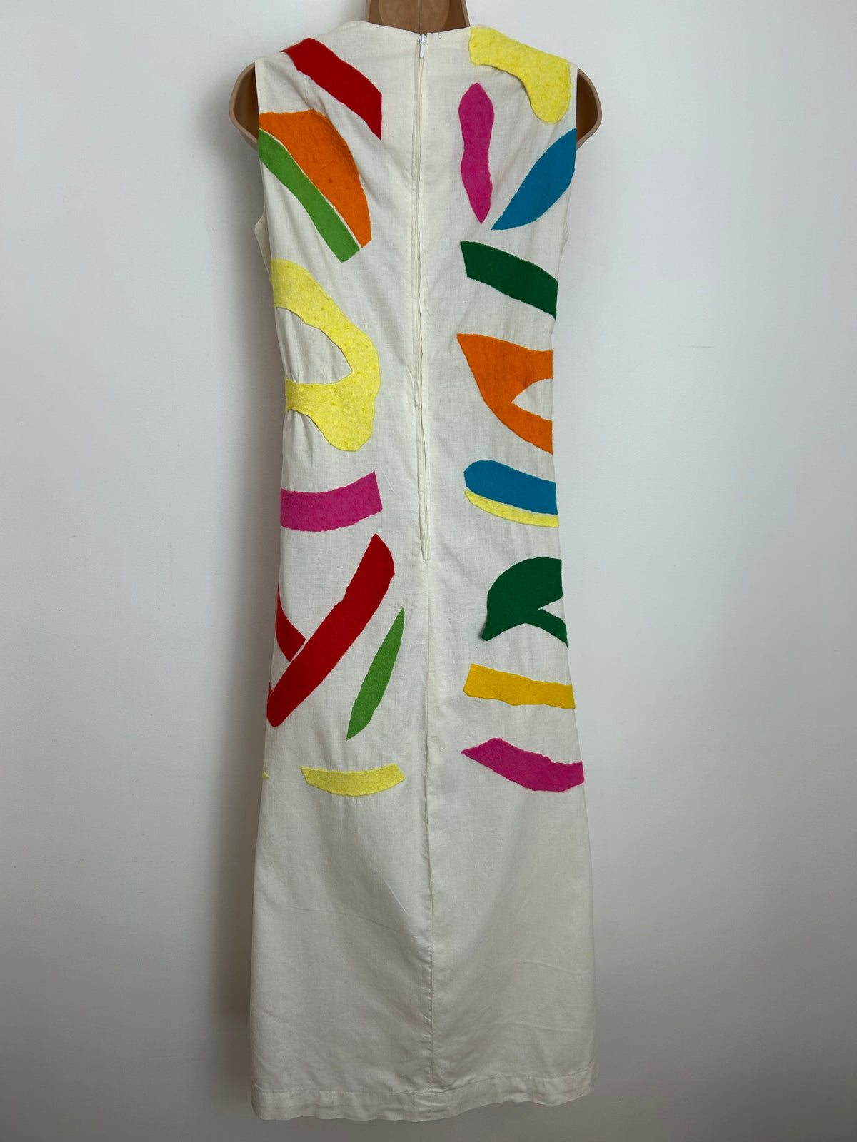 Vintage 1970s Size 10 Natural Cotton Multicolour Felt Applique Sleeveless Summer Kaftan Style Midaxi Dress