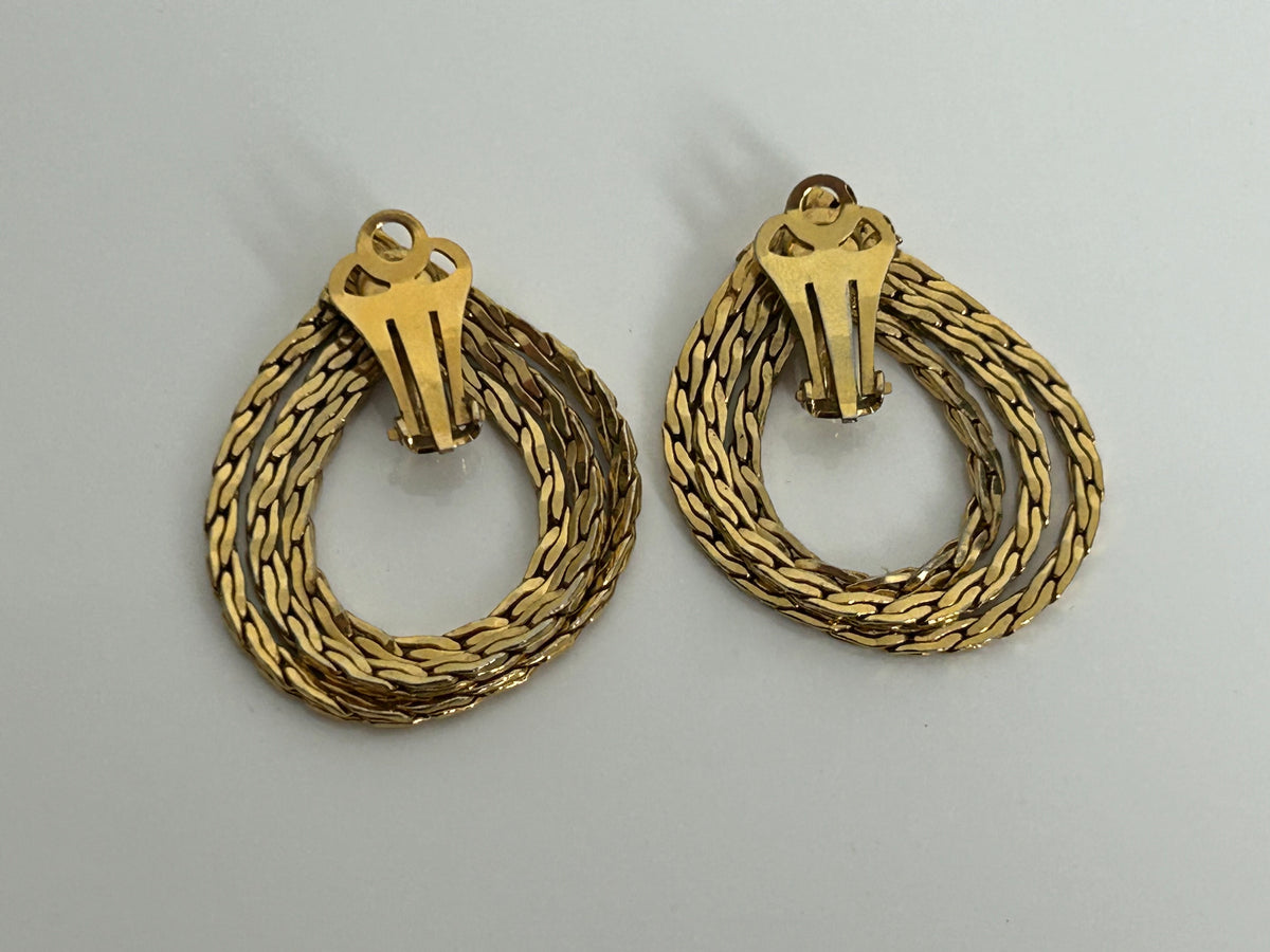 Vintage 1960s Large Gold Tone Interwoven Chain Link Teardrop Clip On Earrings