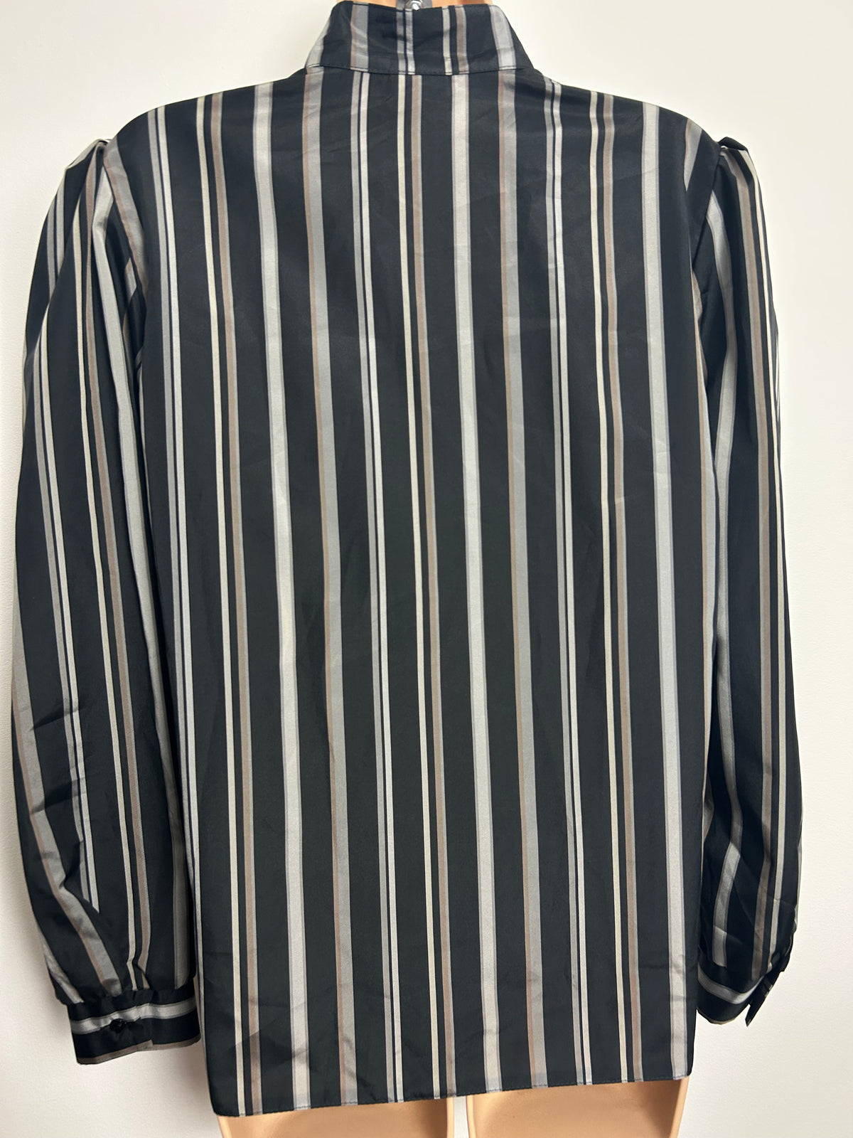 Vintage 1980s YESSICA Size 14-16 Black & Silver Stripe Long Sleeve Puff Sleeve Blouse