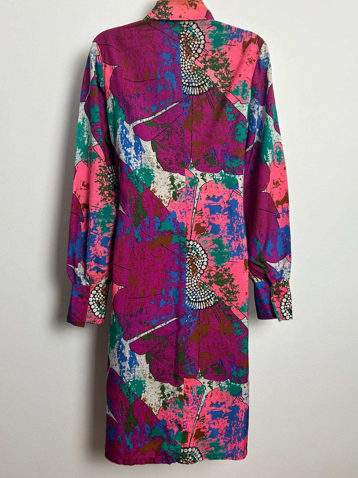Vintage 1970s THE HOUSE OF LAVINIA Size 12-14 Purple Pink & Green Abstract Dagger Collar Shift Dress