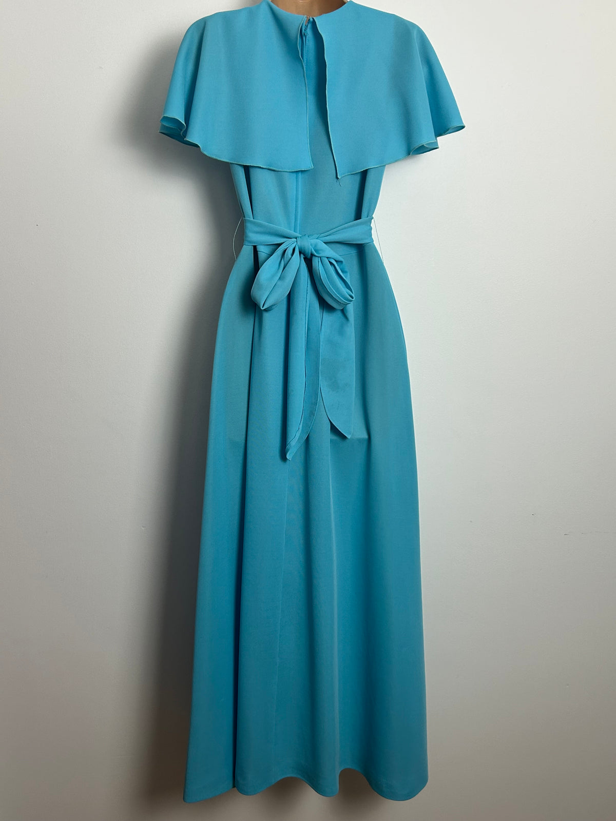 Vintage 1970s RICHARD SHOPS Size 8 Pale Blue Cape Collar Tie Back Maxi Dress