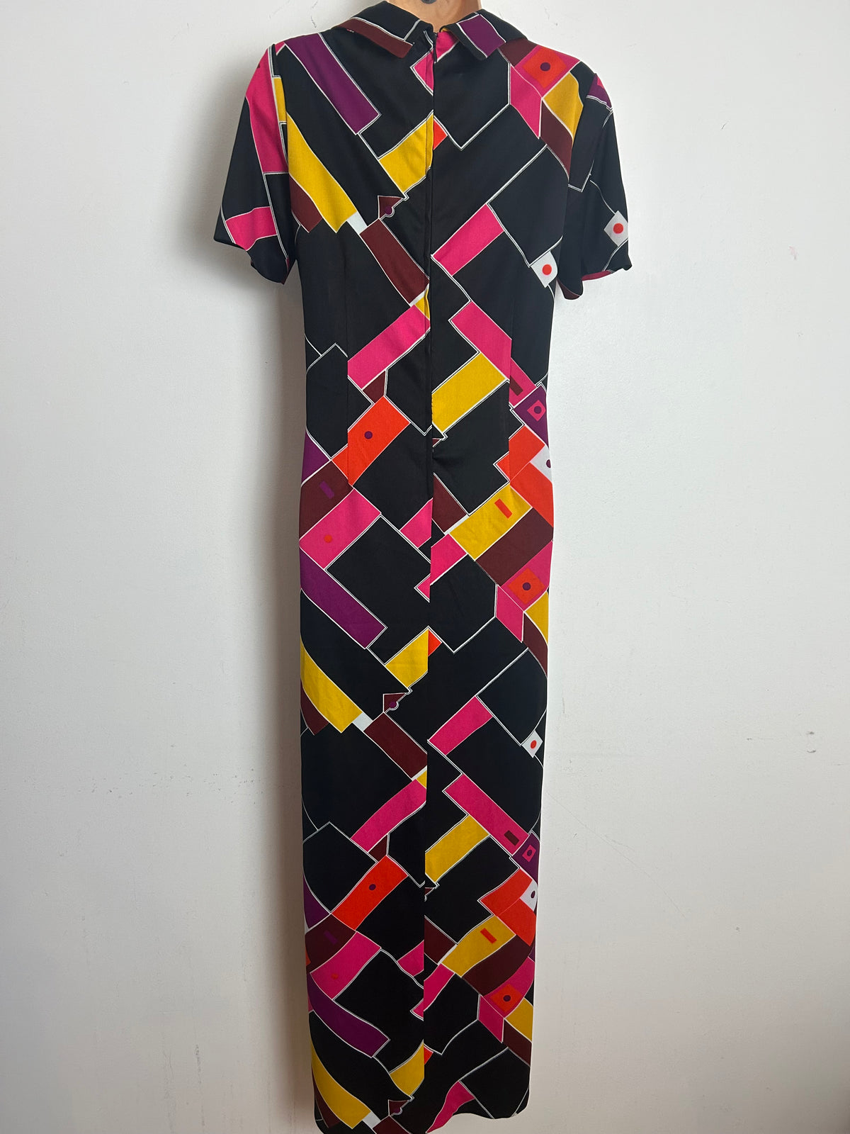 Vintage 1970s 12-14 Black Pink Yellow & Maroon Abstract Geo Print Short Sleeve Maxi Dress