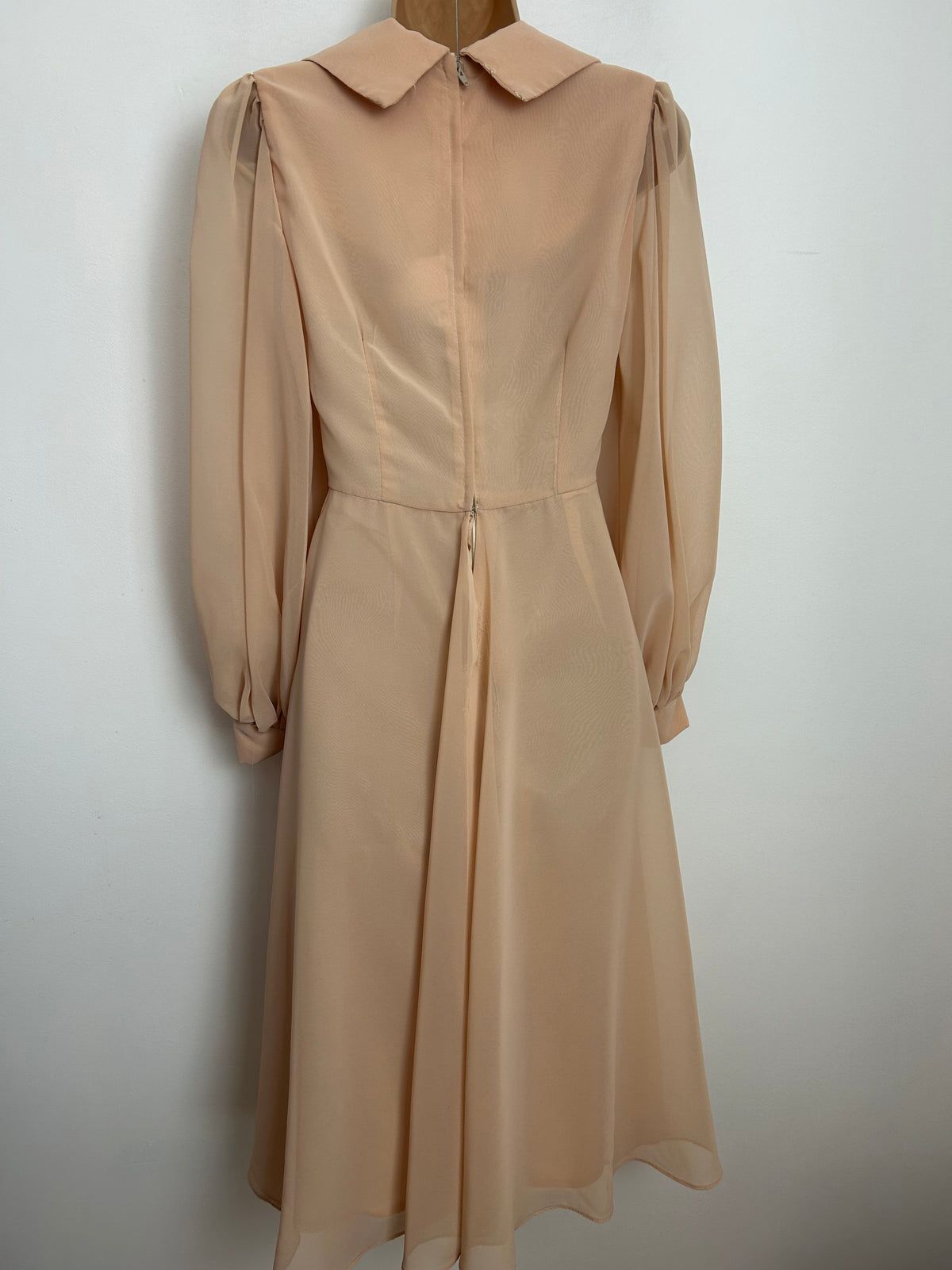 Vintage 1970s Size 10 AFTER SIX BY ROLAND JOYCE Size 10 Nude Beige Long Sleeve Occasion Dress