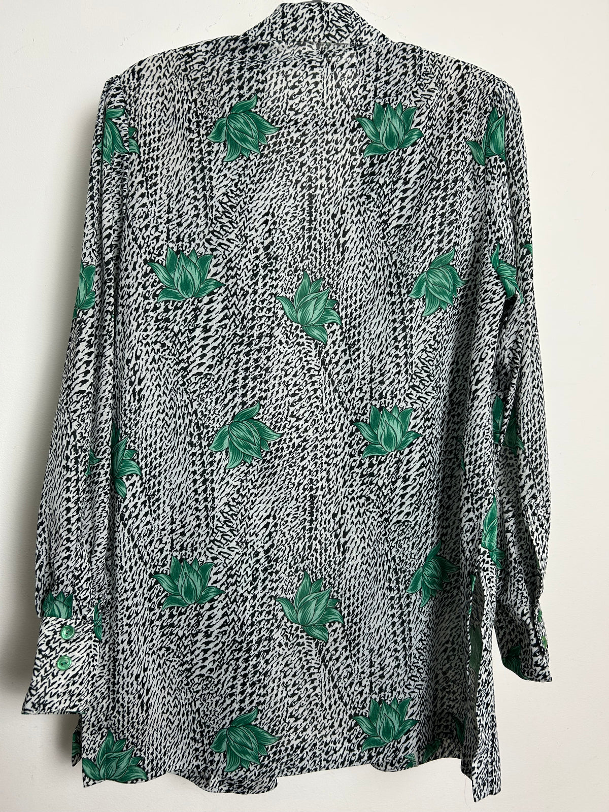 Vintage 1980s BARUCH Size 12 Black White & Green Animal Print With Leaves Open Front Cover Up Shirt