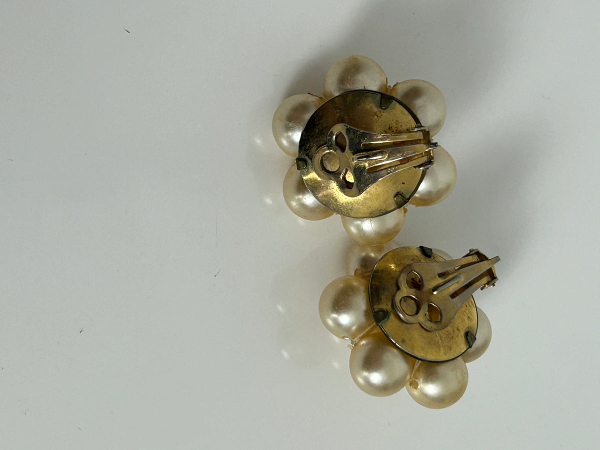 Vintage 1960s Large Faux Pearl Flower Daisy Shaped Mod Clip On Earrings