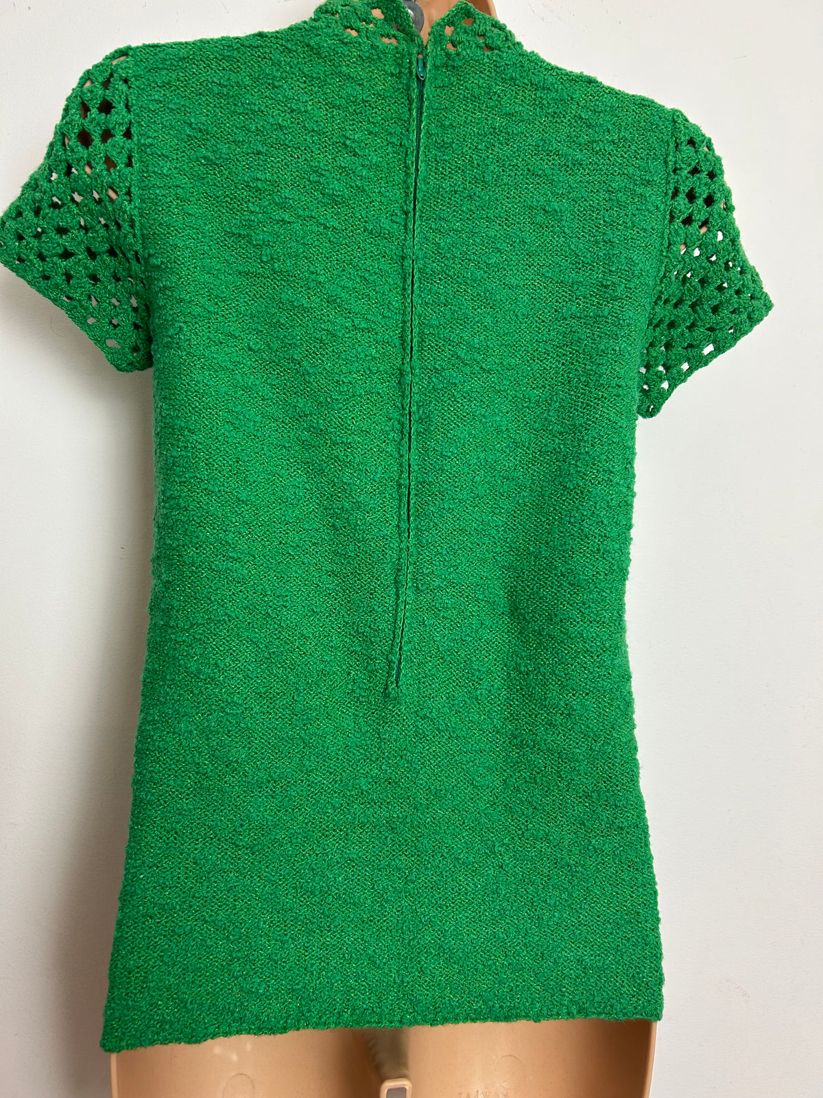 Vintage 1960s ST JOHN KNITS BY MARIE GREY Size 8 Green Short Sleeve Spring Jumper