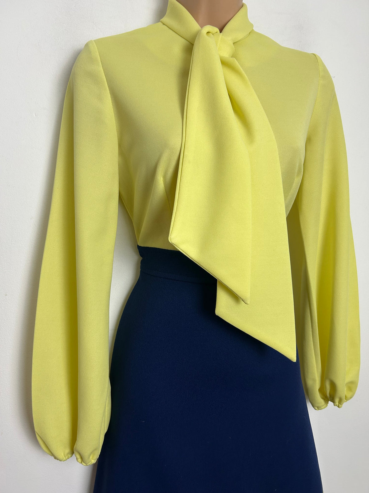 Vintage 1960s Size 8 Navy Blue & Yellow Scarf Neck Long Sleeve Mod Dress & Matching Jacket (Copy)