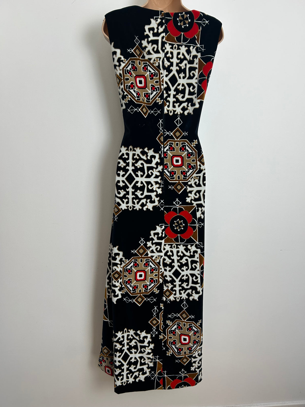 Vintage 1970s Size 10 Black White Beige & Red Abstract Print Velvet Column Maxi Dress