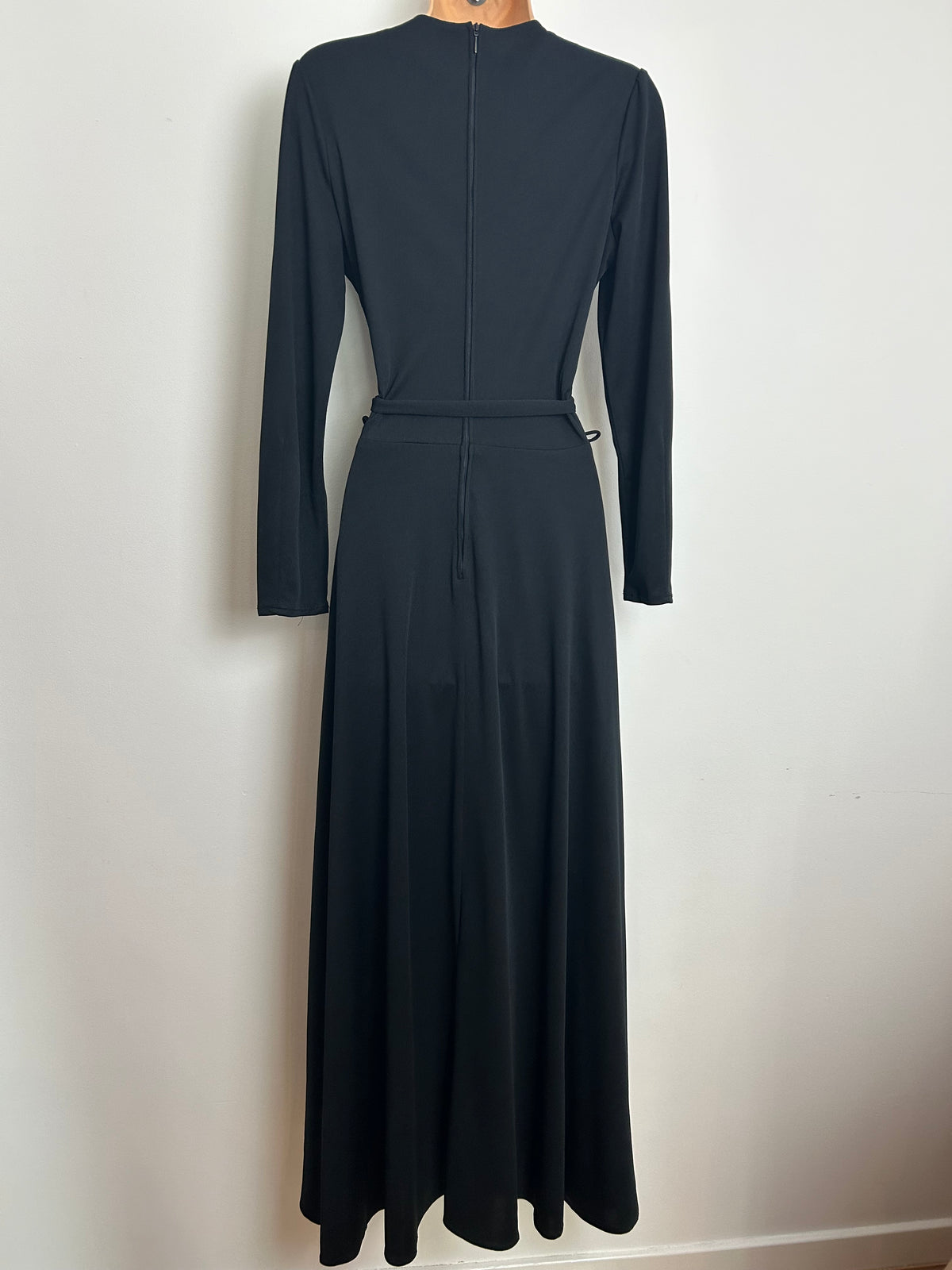 Vintage 1970s BETTY BARCLAY Size 10 Black Keyhole Long Sleeve Belted Maxi Dress