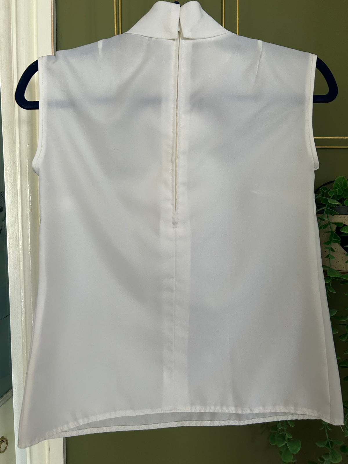 Vintage 1960s Size 8 White Sleeveless Scarf Tie Blouse/Top