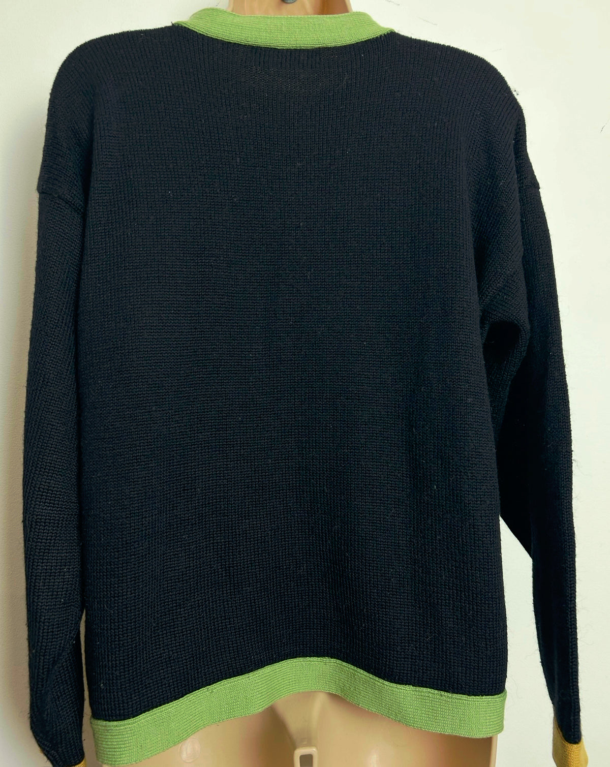 Vintage 1980s DECADE SIGNE KIABI Size 12/14 Black & Green Polar Bear Bird & Flowers Applique Detail Wool Cardigan