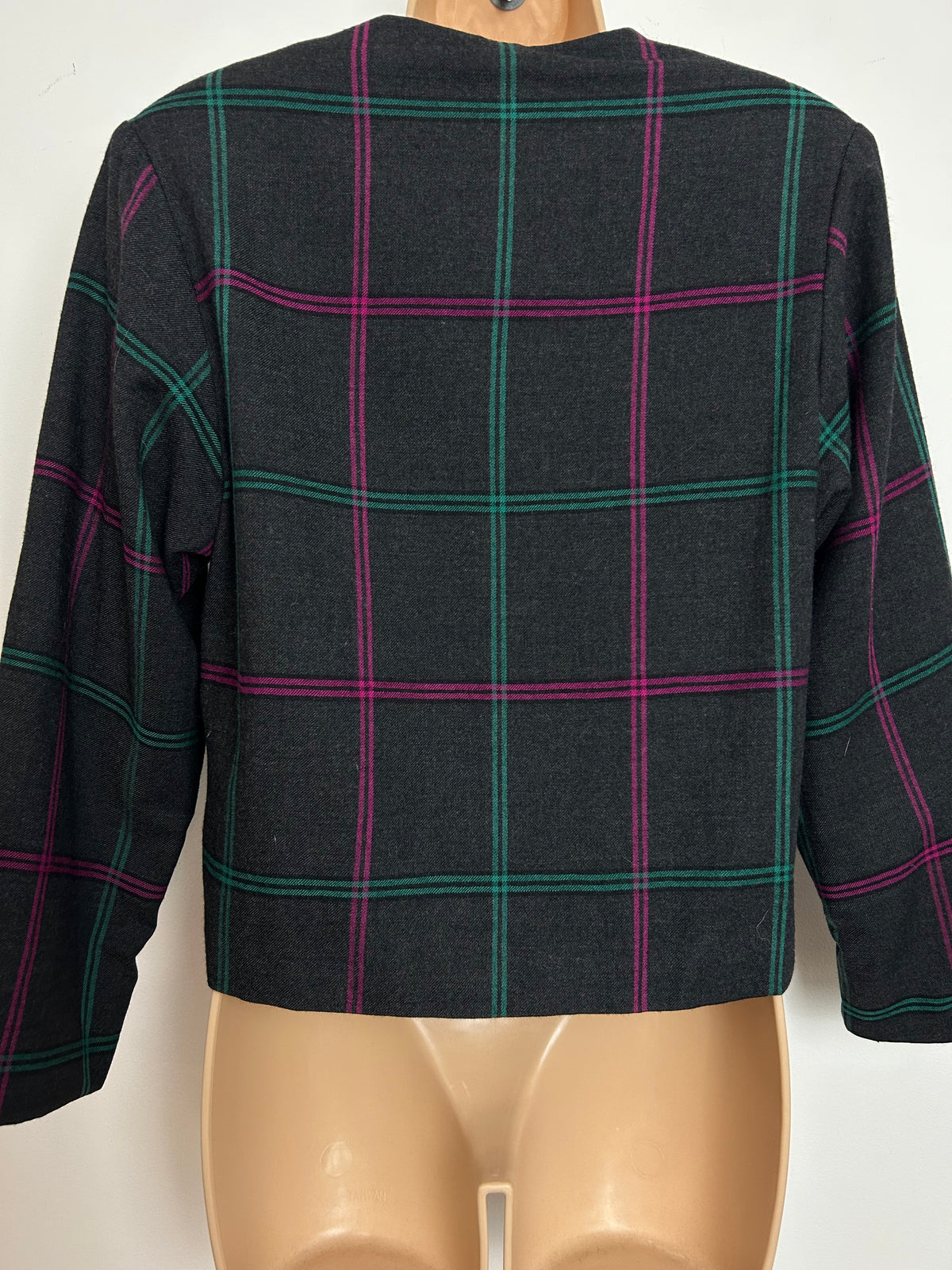 Vintage JIM BALDWIN MANCHESTER Size 10-12 Grey Pink Green Check Wool Mix Collarless Short Length Jacket/Blazer