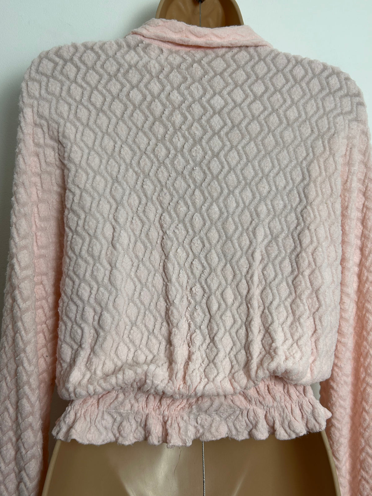 Vintage 1960s Size 10 Pale Pink Textured Diamond Pattern Long Sleeve Bed Jacket