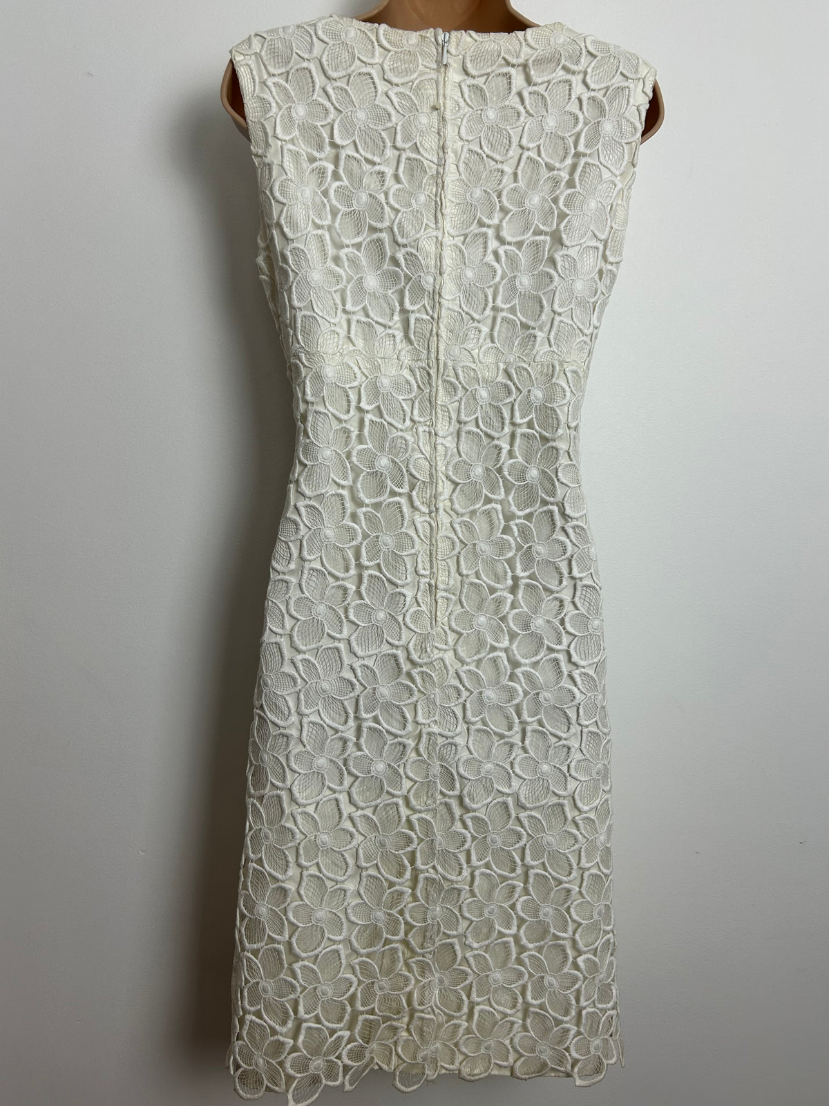 Vintage 1960s VERA MONT PARIS Size 10 White Embroidered Lace Fully Lined Occasion Mod Shift Dress