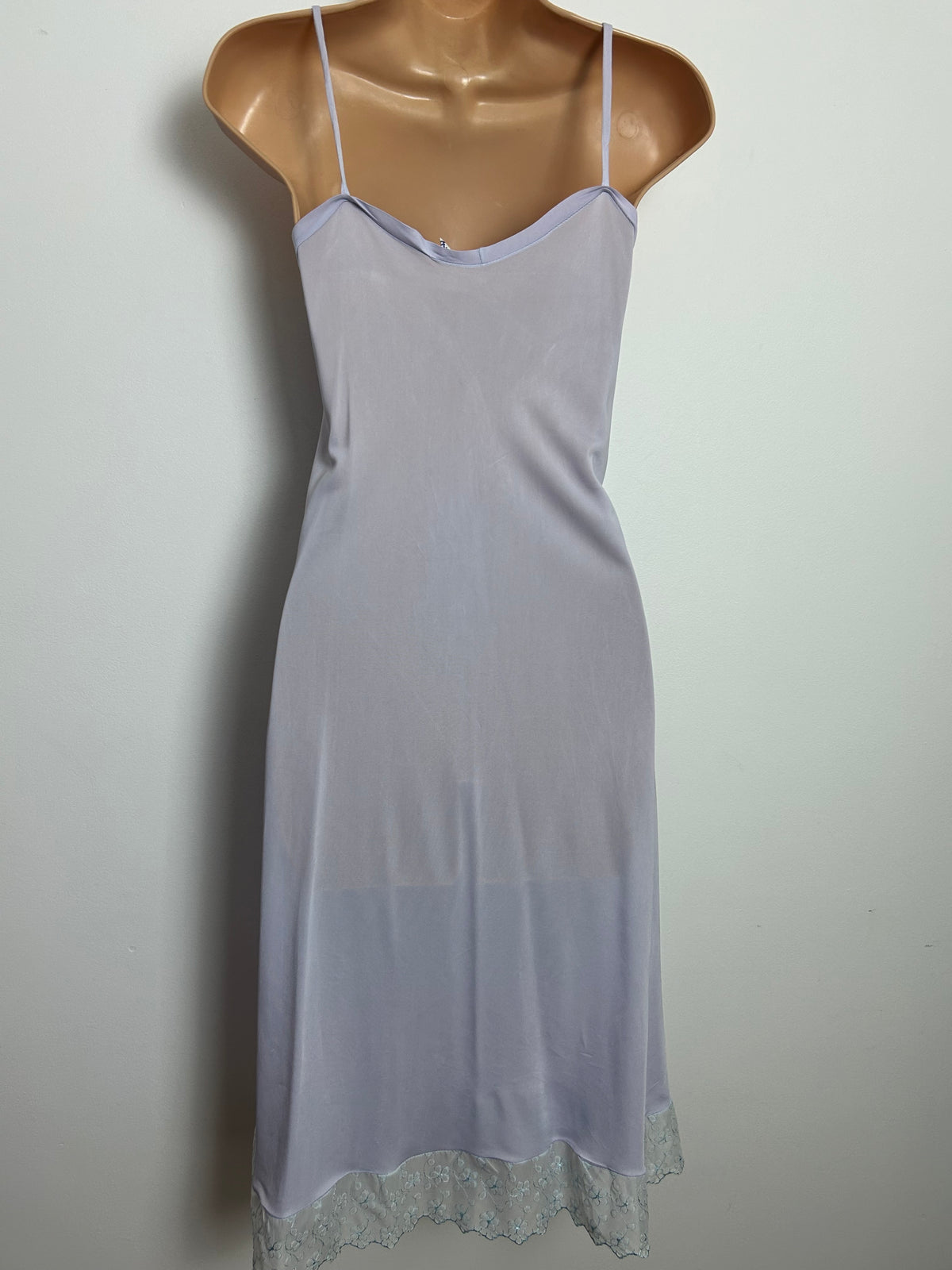 Vintage 1970s Size 8-10 Pale Lilac Plisse Pleat & Lace Trim Nylon Slip