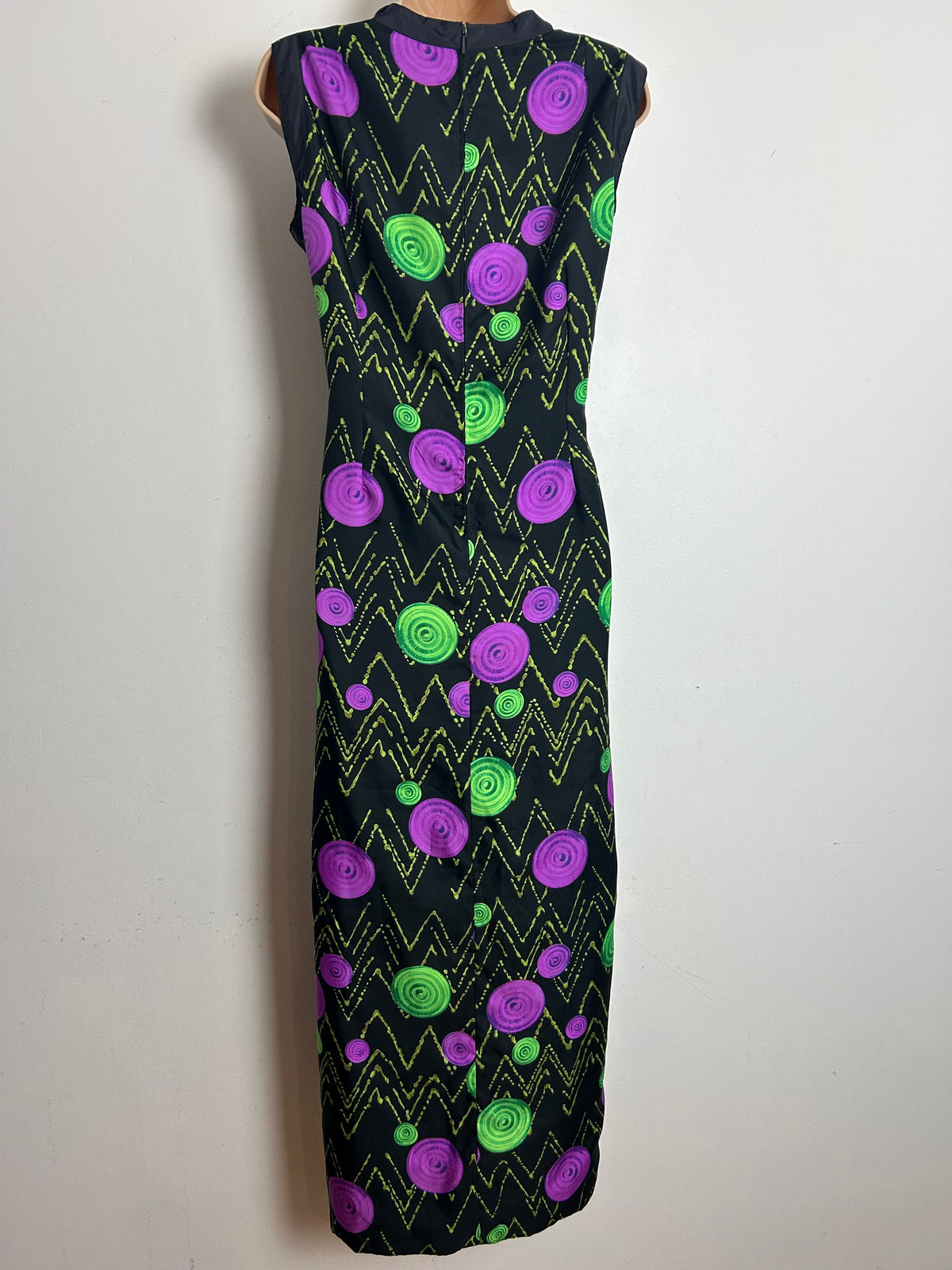 Vintage 1970s Size 14 Black Green & Purple Abstract Circle & Zig Zag Print Sleeveless Maxi Dress