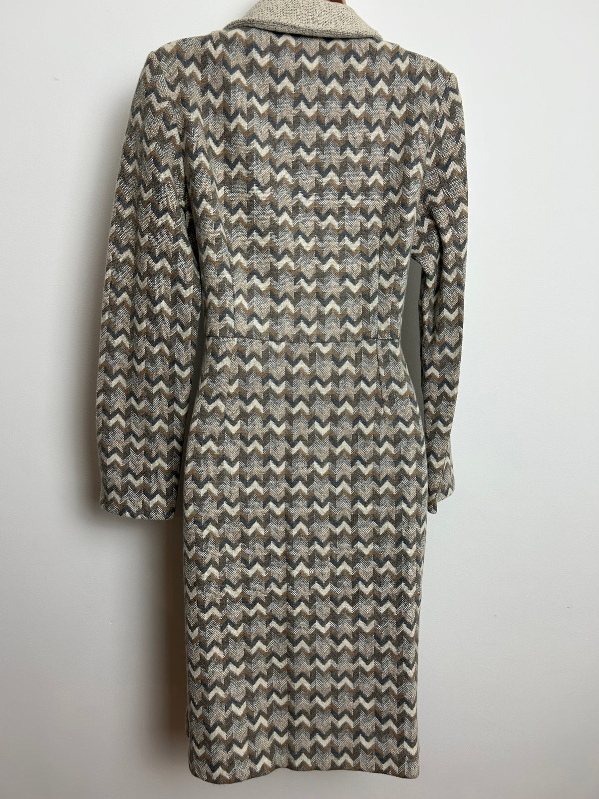Vintage 1960s Size 12 Beige Cream & Grey Wool Zig Zag Stripe Long Sleeve Dress Jacket