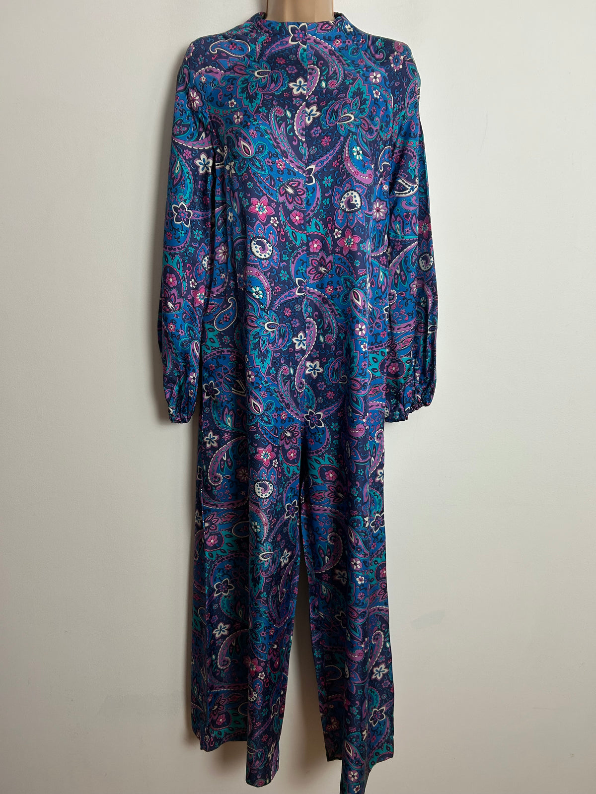 Vintage Late 1960s UK Size 8 Blue Purple & Pink Tones Paisley Print Long Sleeve Wide Leg Jumpsuit