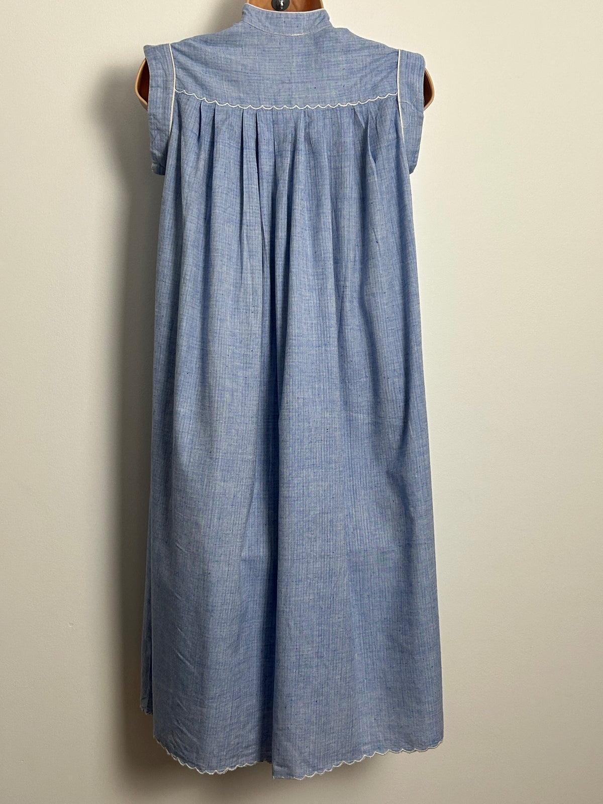 Vintage 1970s ROSHAFI Size 8 Pale Blue Chambray Pocket Detail Indian Cotton Smock Dress