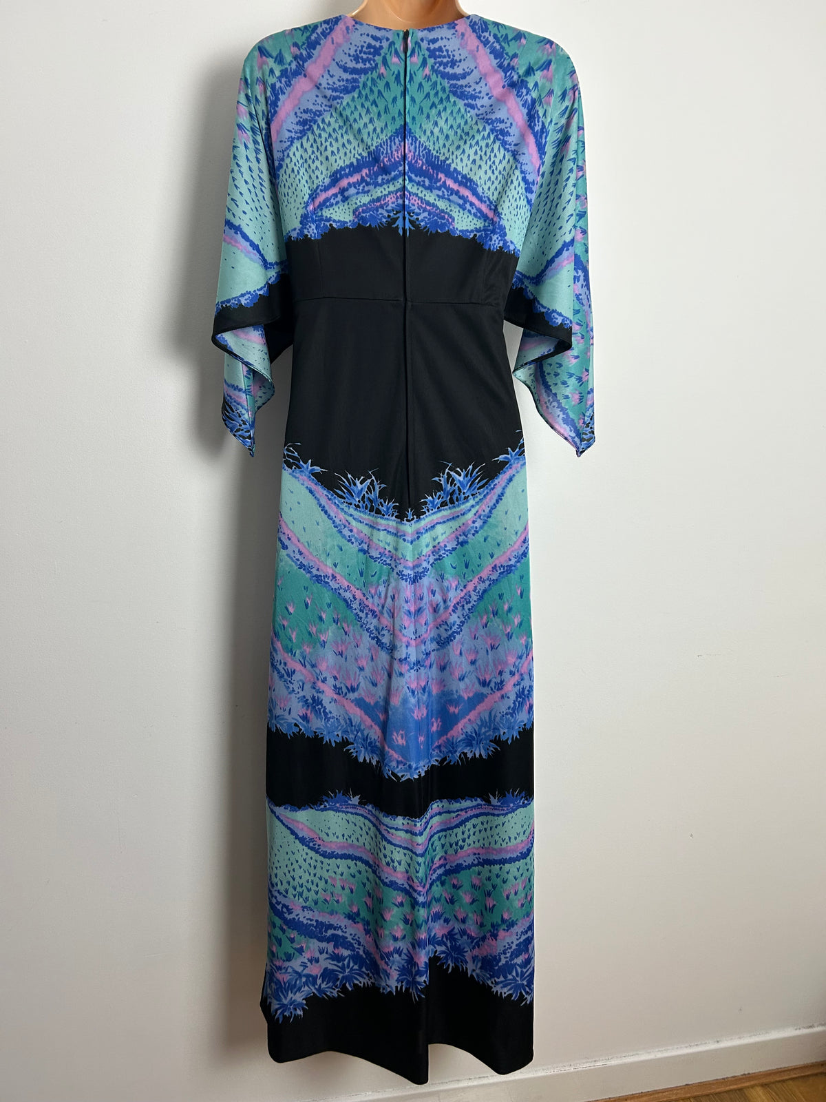 Vintage 1970s Size 10-12 Black Blue & Mint Green Abstract Print Pointed Sleeve Maxi Dress