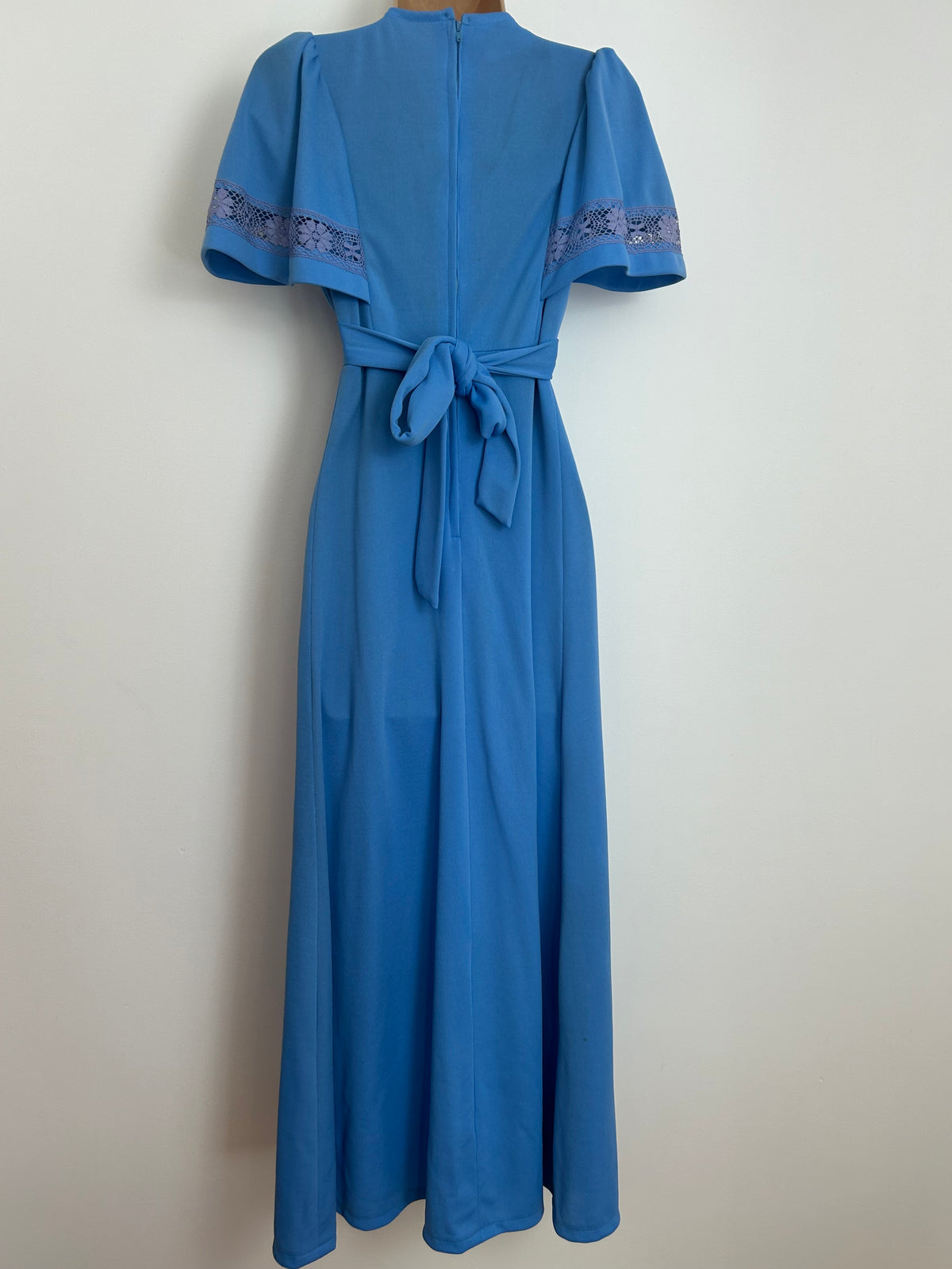 Vintage 1970s RICHARD SHOPS Size 8 Blue Lace Trim Flutter Sleeve Tie Back Maxi Dress