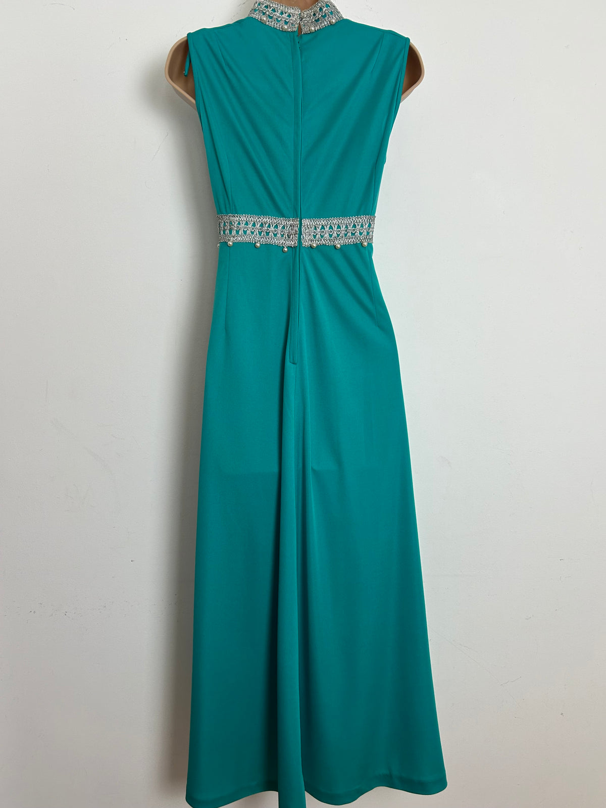 Vintage 1970s Size 10 Jade Green Silver Lace Trim Keyhole Sleeveless Occasion Maxi Dress