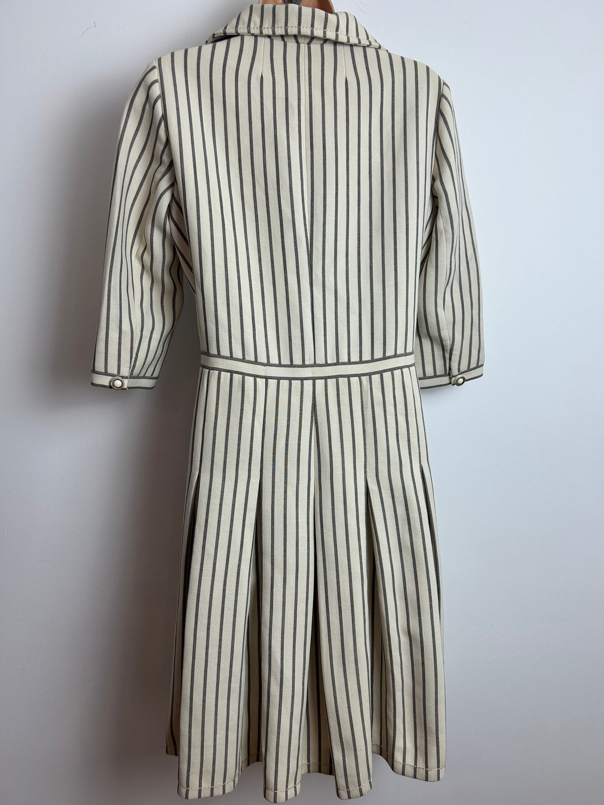 Vintage 1970s Size 12 Beige & Mocha Brown Stripe Print Wool Mix Pleated Mod Dress