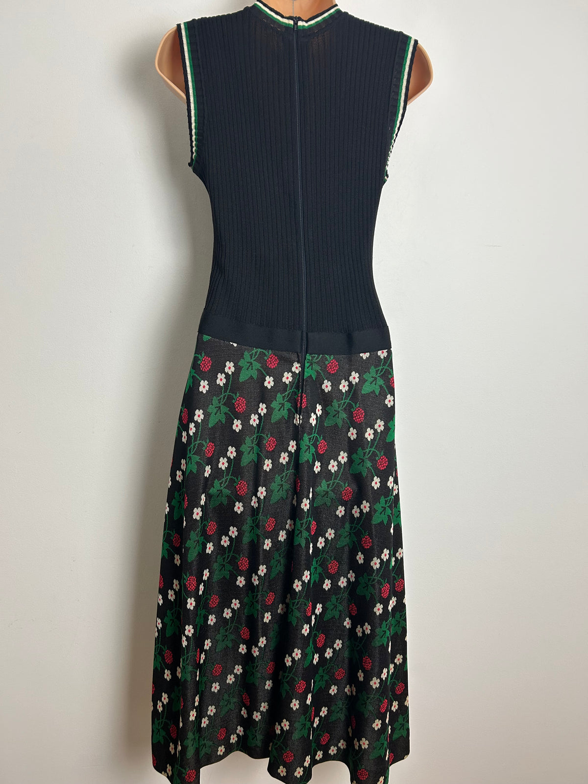 Vintage 1970s LANVIN Approx Size 10 Black Green Red & White Ribbed Strawberry Pattern Dress