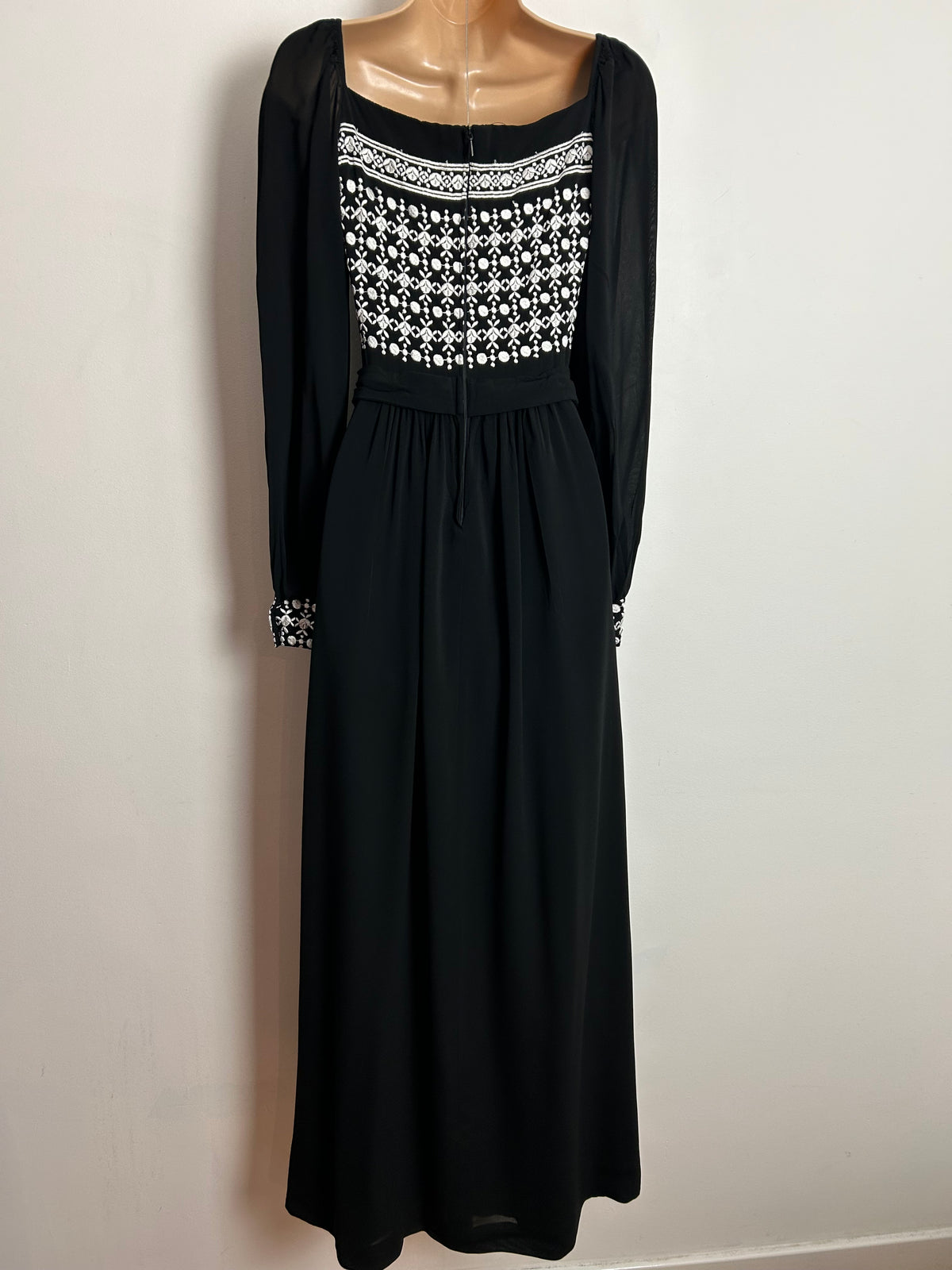 Vintage 1970s VERENA MODELLE UK Size 6 Black & White Embroidered Detail Long Sleeve Maxi Dress