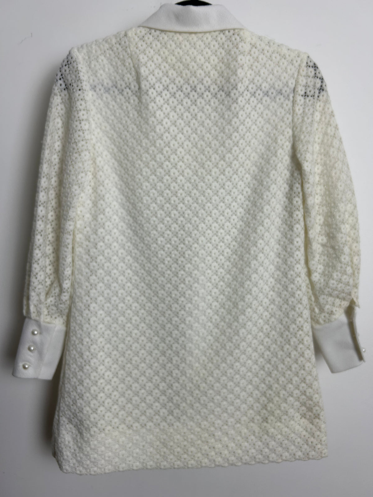 Vintage 1970s Size 8 Winter White Beagle Collar Longer Length Shirt