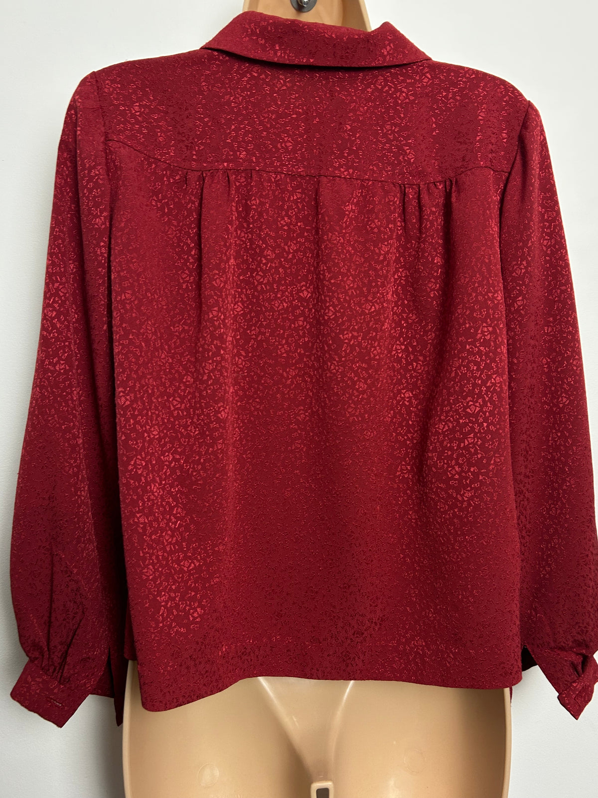 Vintage 1980s Size 12-14 Dark Red Ditsy Pattern Viscose Long Sleeve Blouse