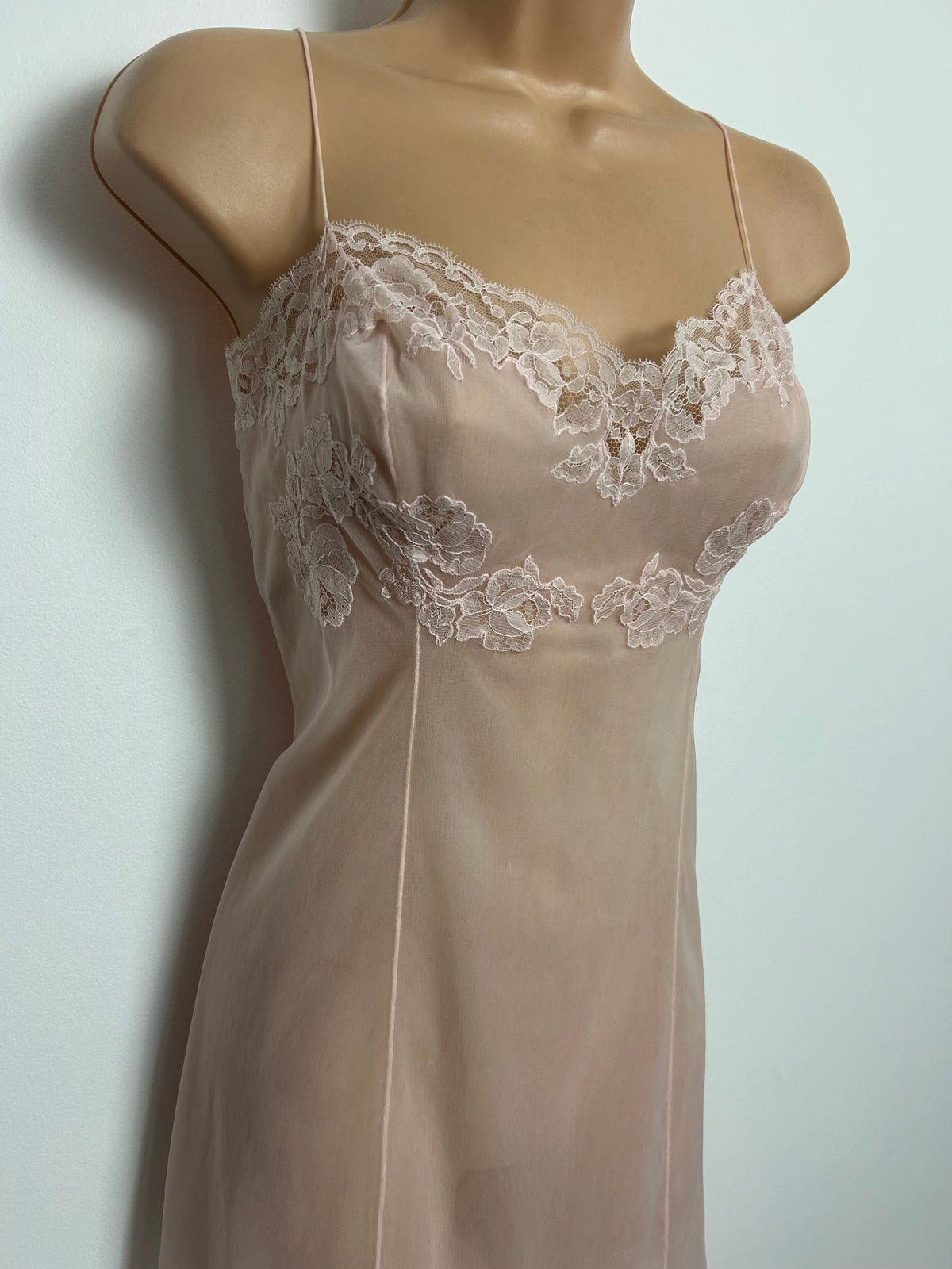 Vintage 1970s Size 10 Pretty Nude Pink Lace Detail Chemise Slip