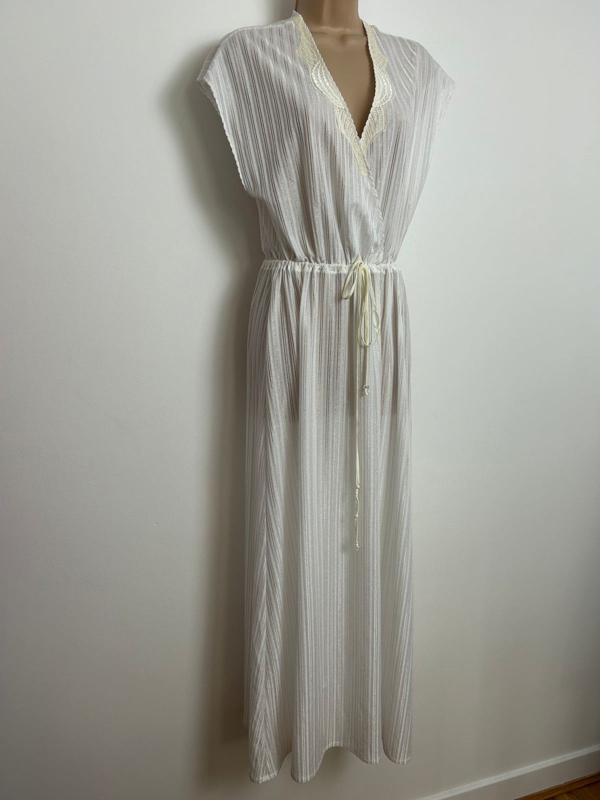Vintage Late 1970s LOUIS FERAUD LINGERIE Size 12-14 White Stripe Lace Trim Full Length Nightdress